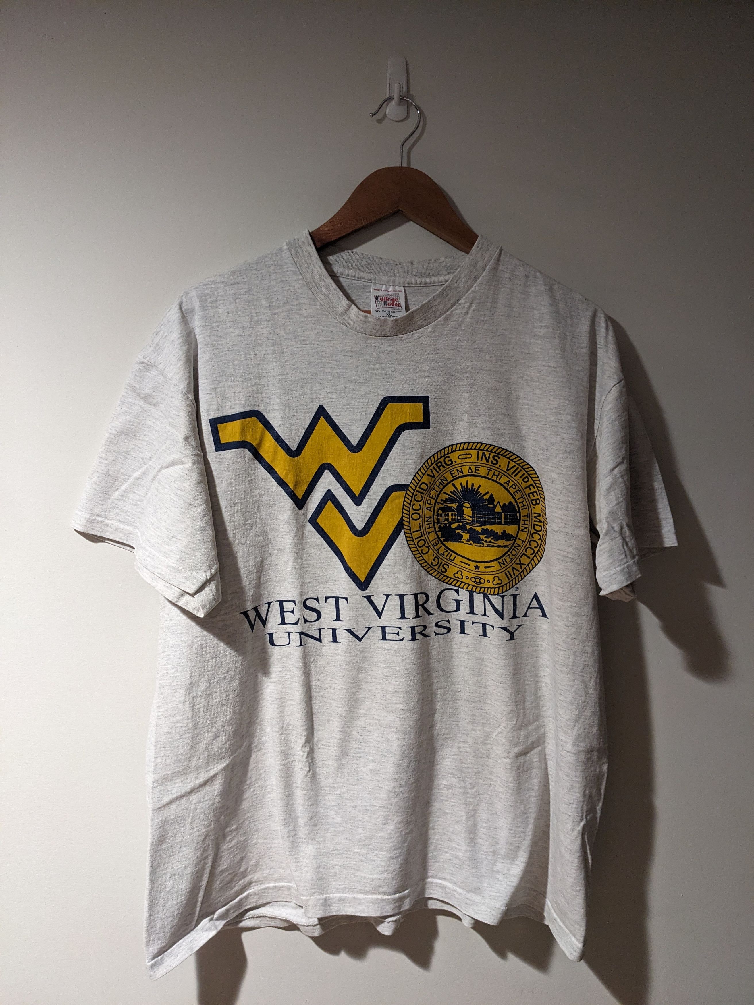 Vintage Vintage 90s West Virginia University College Sports T-Shirt Size US XL / EU 56 / 4 - 1 Thumbnail