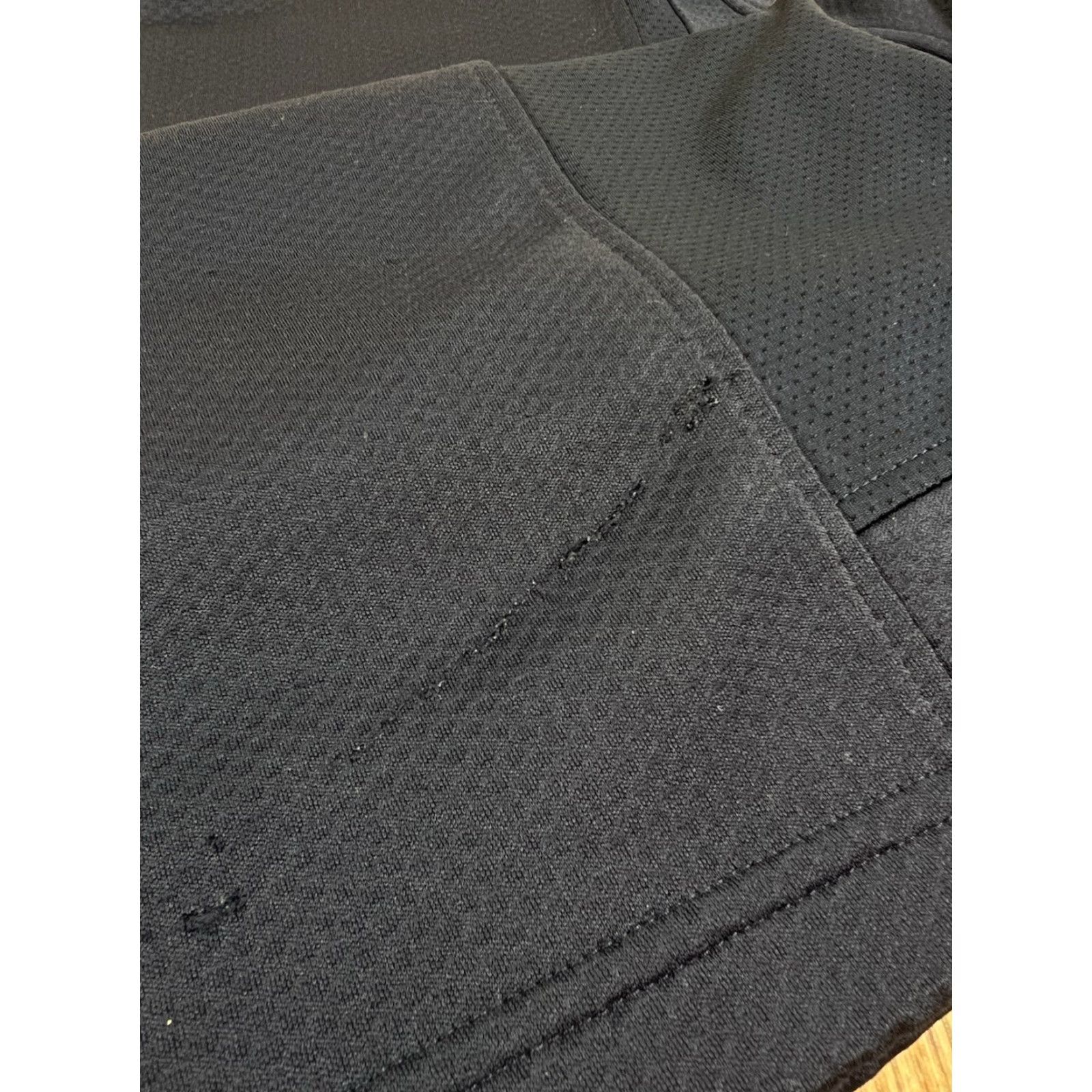 Under Armour Under Armour Mens Long Sleeve Shirt AllSeason Blue L Casual Activewear Pullover Size US L / EU 52-54 / 3 - 6 Thumbnail