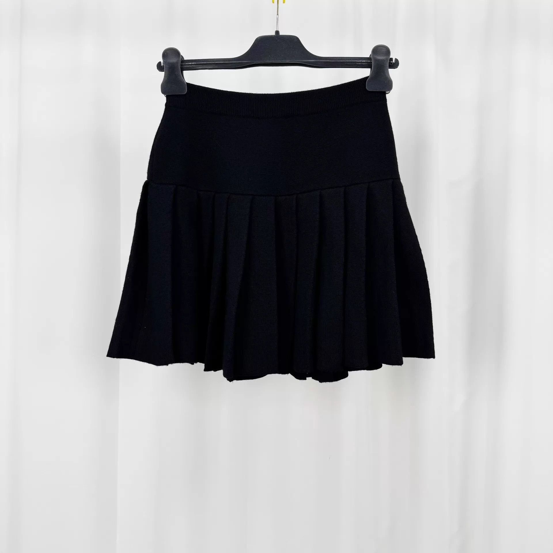 Miu Miu Miu Miu Black Wool Pleated Skirt 38 98 New Size 26" / US 2 / IT 38 - 2 Thumbnail
