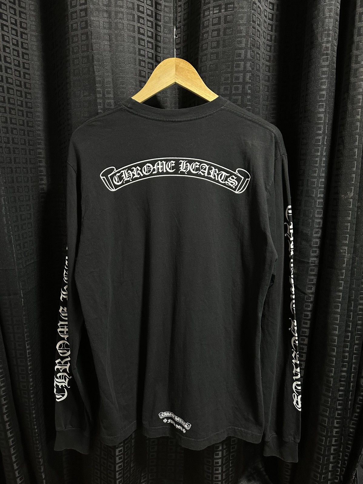 Chrome Hearts (SOLD) Chrome hearts scroll logo long sleeve shirt Size US L / EU 52-54 / 3 - 2 Thumbnail