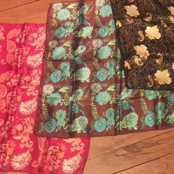 Vintage Set of three Scarf Handkerchiefs Size ONE SIZE - 4 Thumbnail