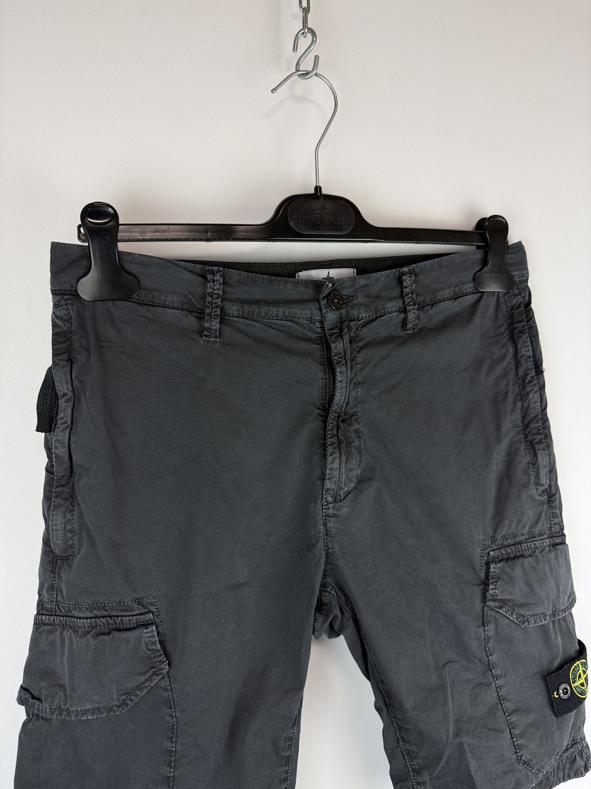 Stone Island Black Stone Island cargo shorts Size US 29 - 3 Thumbnail