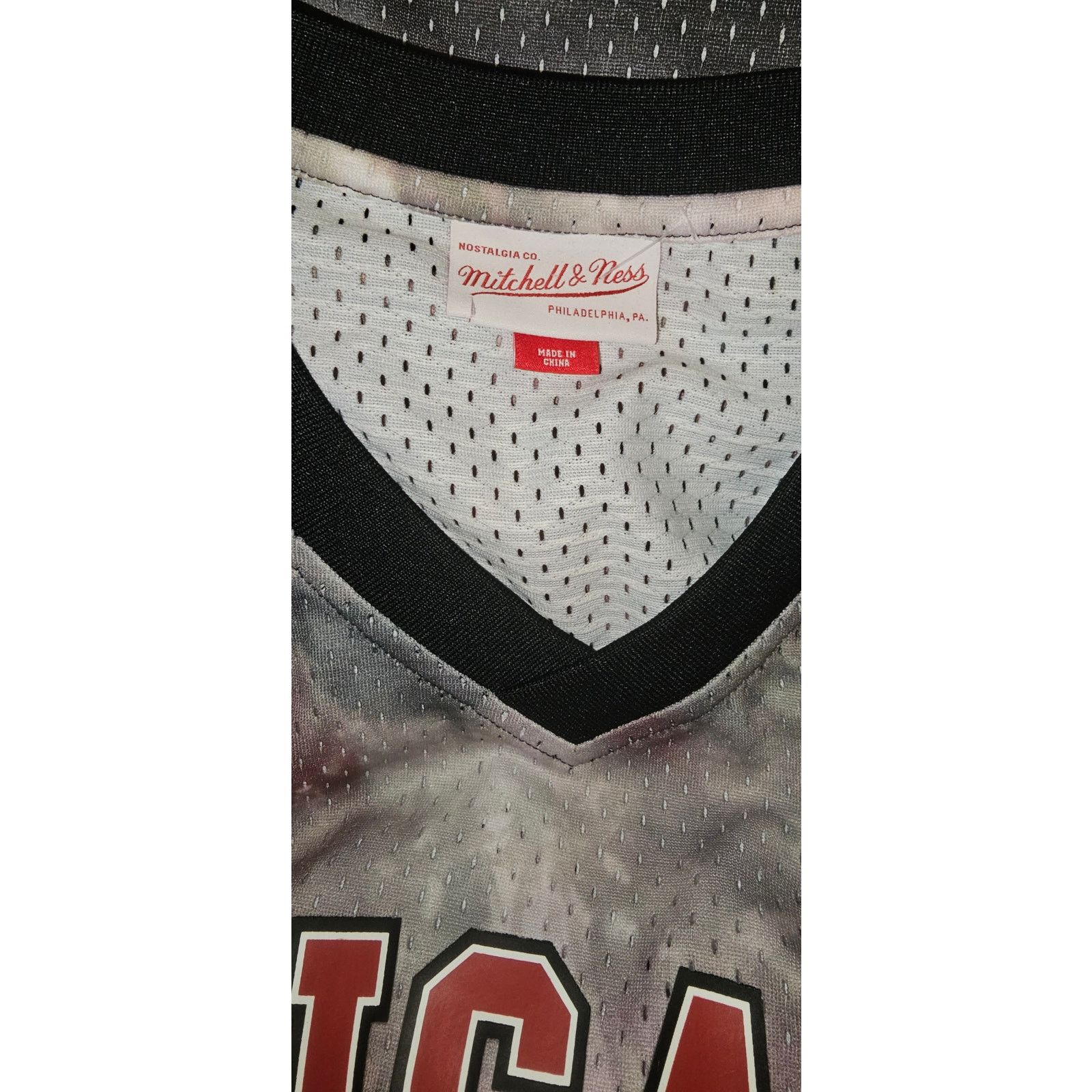 Mitchell & Ness × Urban Outfitters New UO Mitchell & Ness Chicago Bulls Tie-Dye Mesh Jersey Tee Size US L / EU 52-54 / 3 - 5 Thumbnail