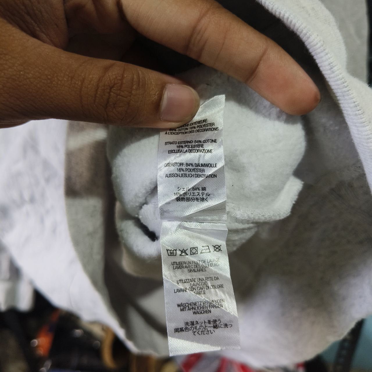 Supreme SS23 - Supreme Crest Logo Size US M / EU 48-50 / 2 - 4 Thumbnail