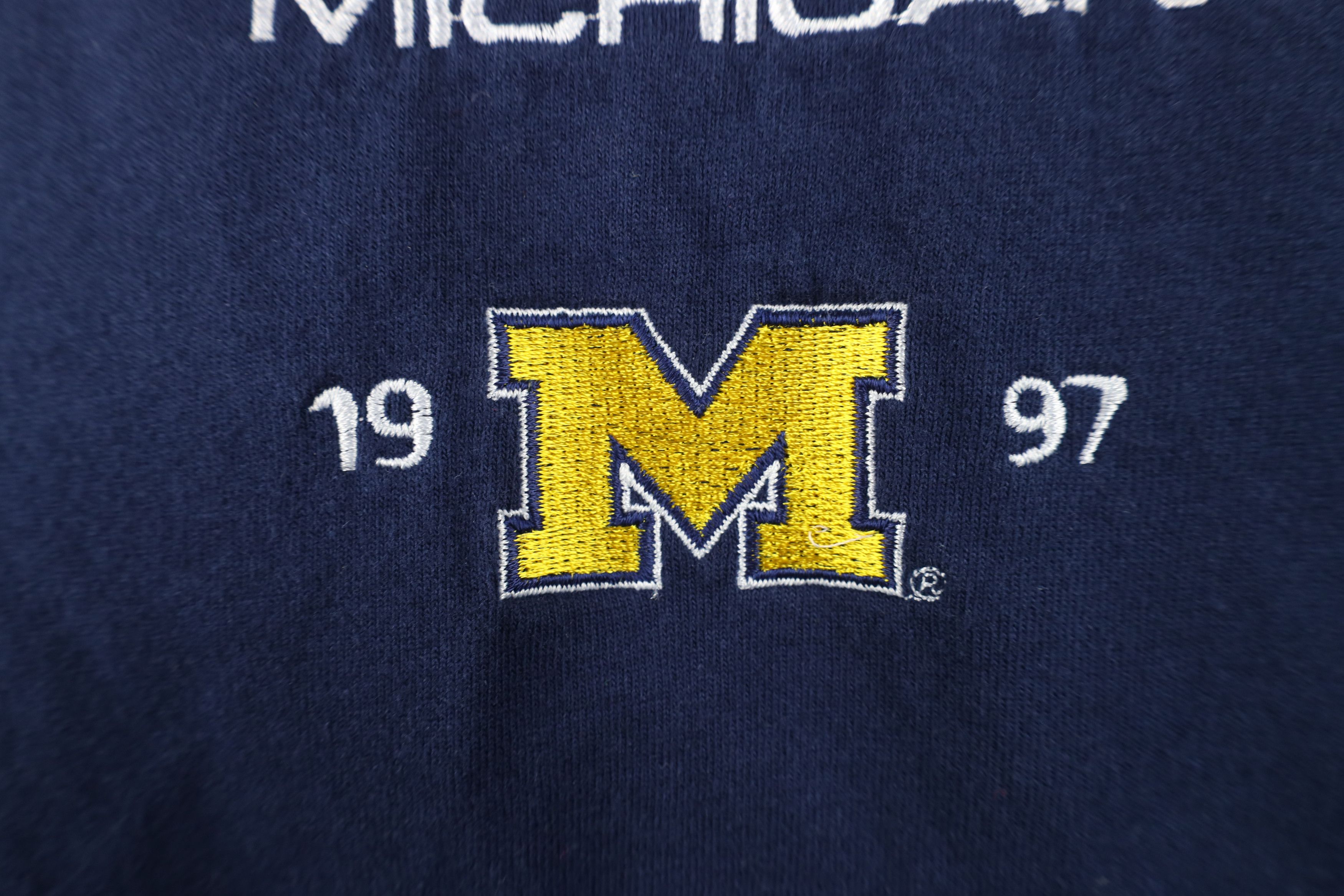 Vintage Vintage 90s University of Michigan Football T-Shirt Blue Size US L / EU 52-54 / 3 - 5 Thumbnail