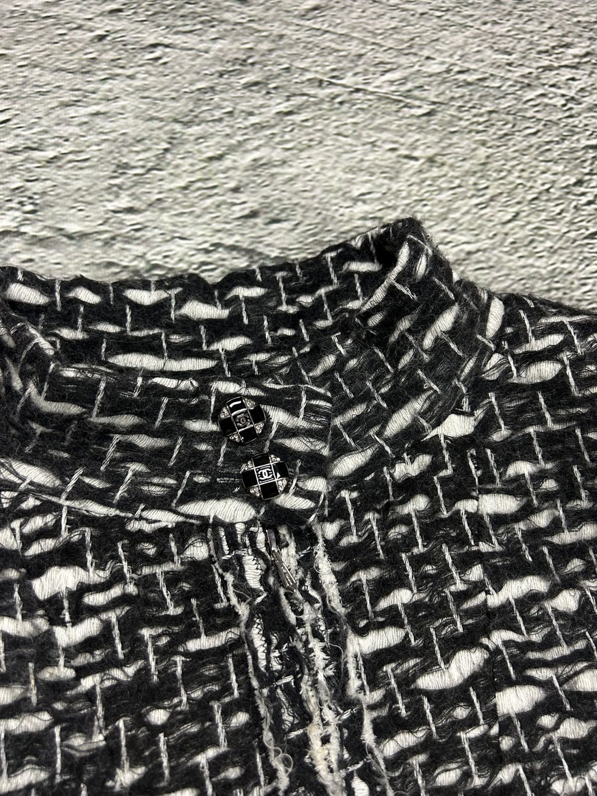 Chanel Chanel vintage coat tweed black white furry 2010 Size XS / US 0-2 / IT 36-38 - 3 Thumbnail