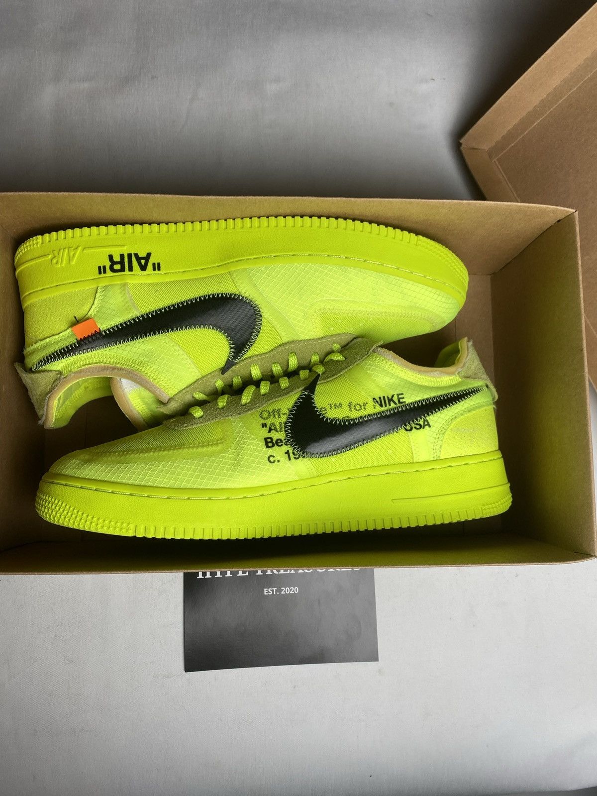 Nike Size 10.5 - Nike Air Force 1 Low Off-White Volt (2018) VNDS Size US 11 / EU 44 - 9 Thumbnail