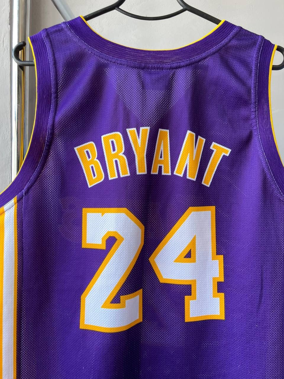 NBA VINTAGE LOS ANGELES LAKERS #24 BASKETBALL CHAMPION JERSEY L Size US L / EU 52-54 / 3 - 13 Thumbnail
