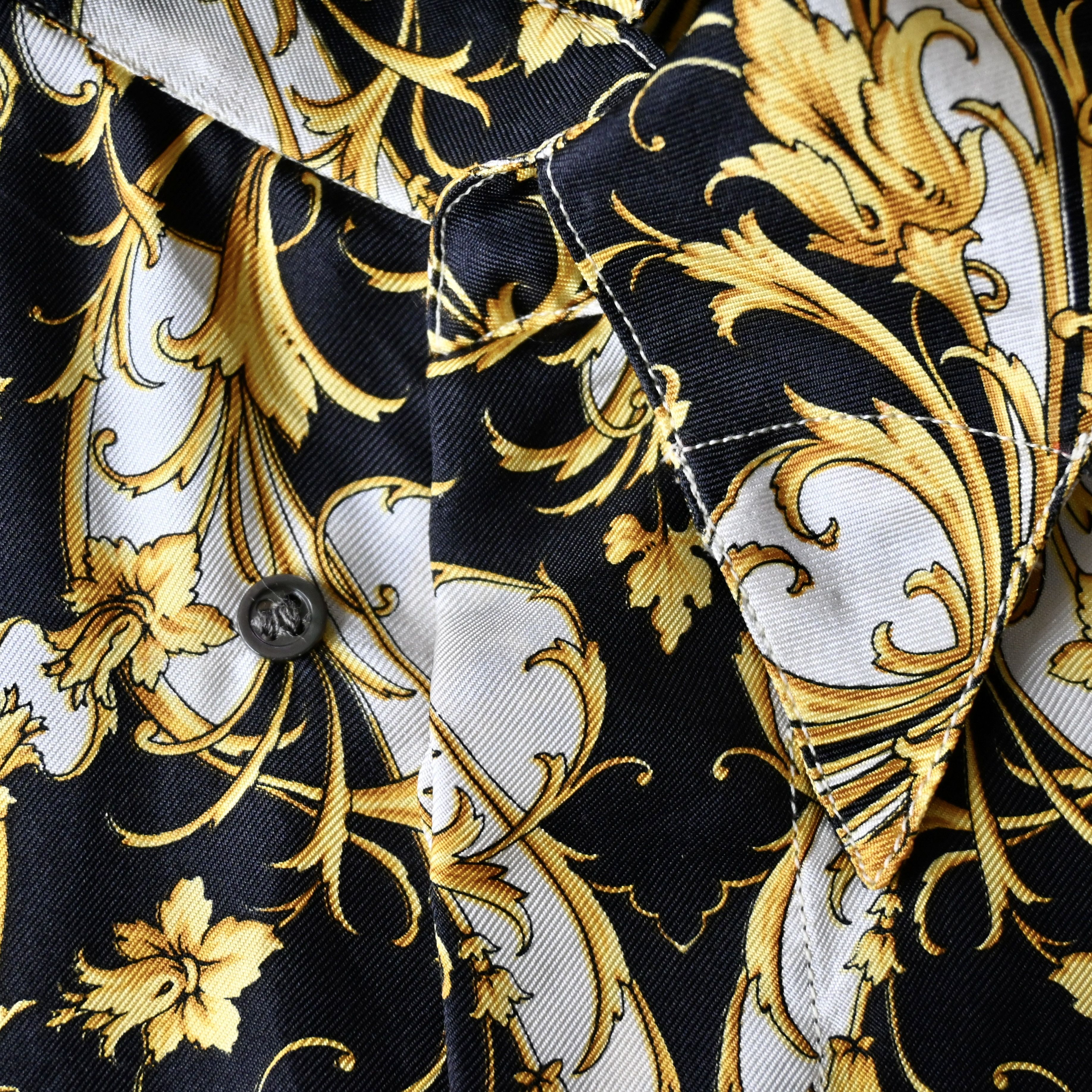 Versace VTG 1990s VERSACE CLASSIC V2 silk shirt made in Spain Size US XL / EU 56 / 4 - 16 Thumbnail