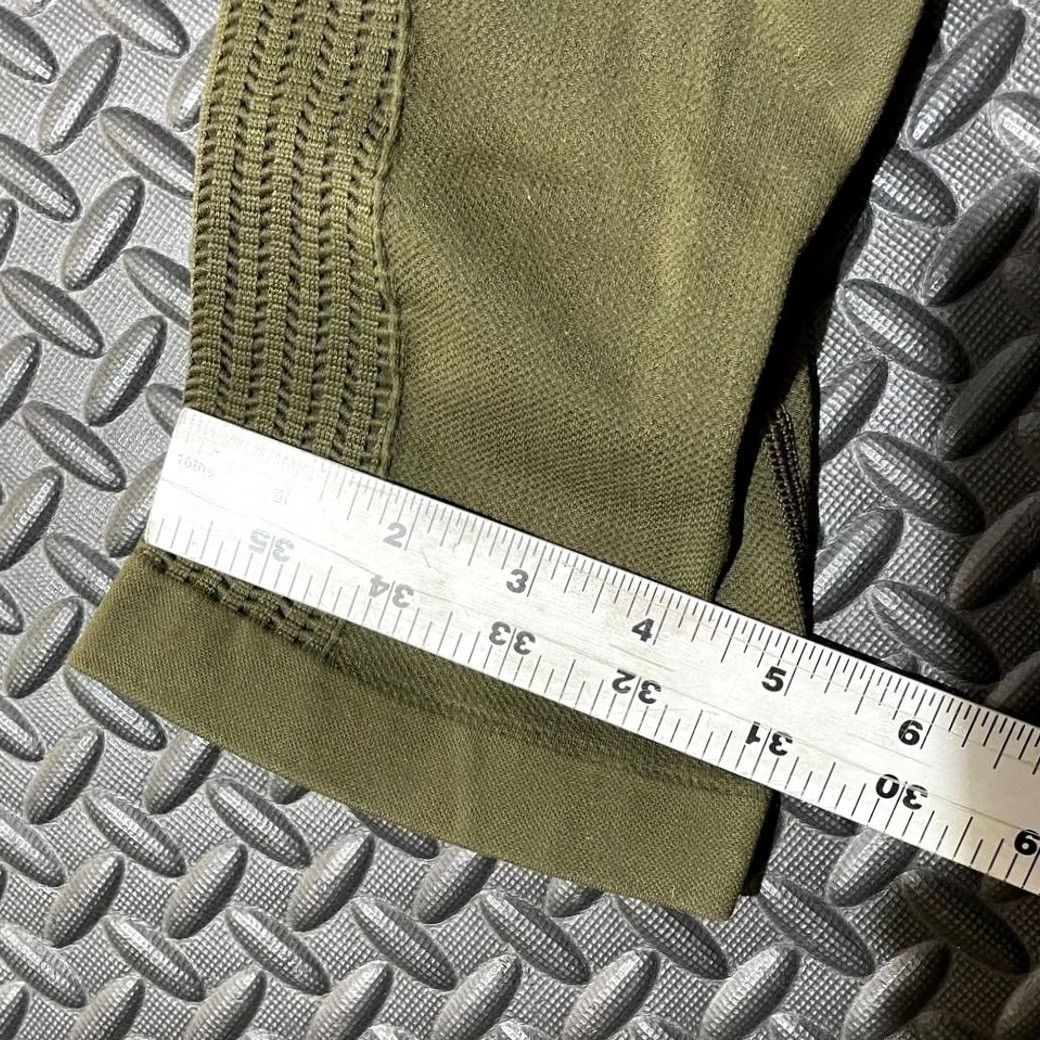 Lululemon Lululemon athletica Womens 2 Olive Green Crop Flow Scrunch Yoga Leggings Size 26" / US 2 / IT 38 - 8 Thumbnail