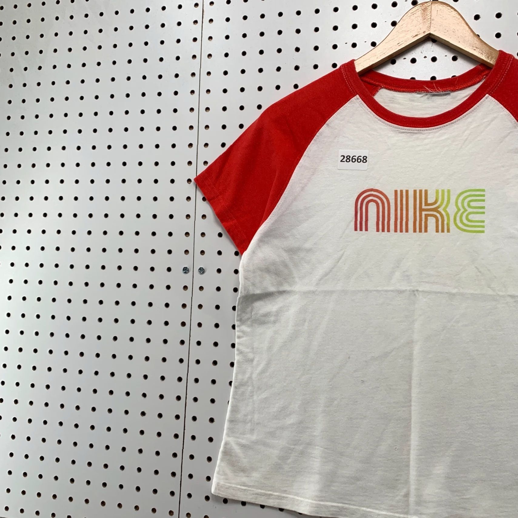 Nike VINTAGE Nike Shirt Womens Medium White Raglan 18.5x22 2000s 90s Fashion Womens Shirt Nike White Raglan Medium Size M / US 6-8 / IT 42-44 - 3 Thumbnail