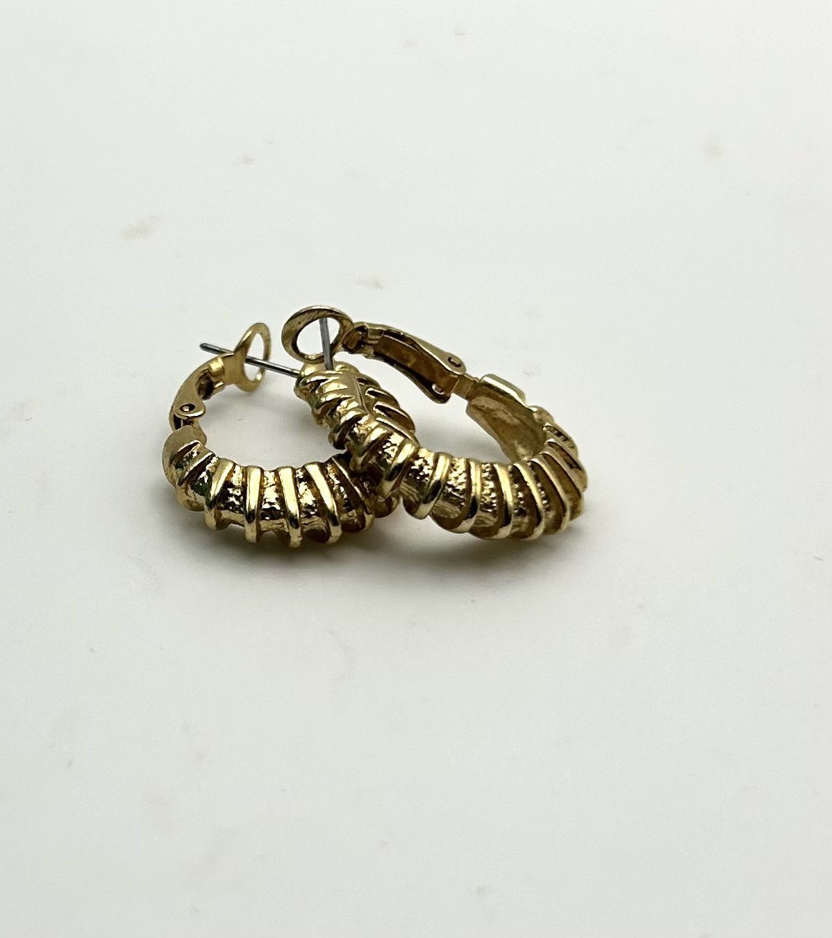 Other Vintage Textured Gold Ribbed 80s Street-Ready Hoop Earrings Size ONE SIZE - 2 Thumbnail