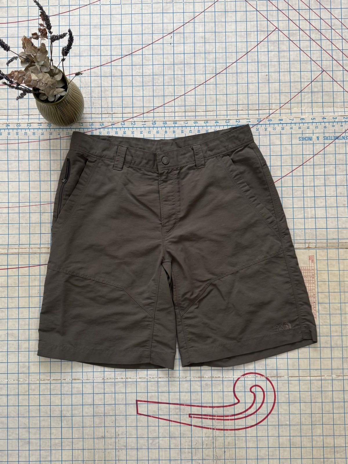 The North Face The North Face Brown Hiking / Trekking Shorts Size 36 Mens Size US 36 / EU 52 - 1 Thumbnail