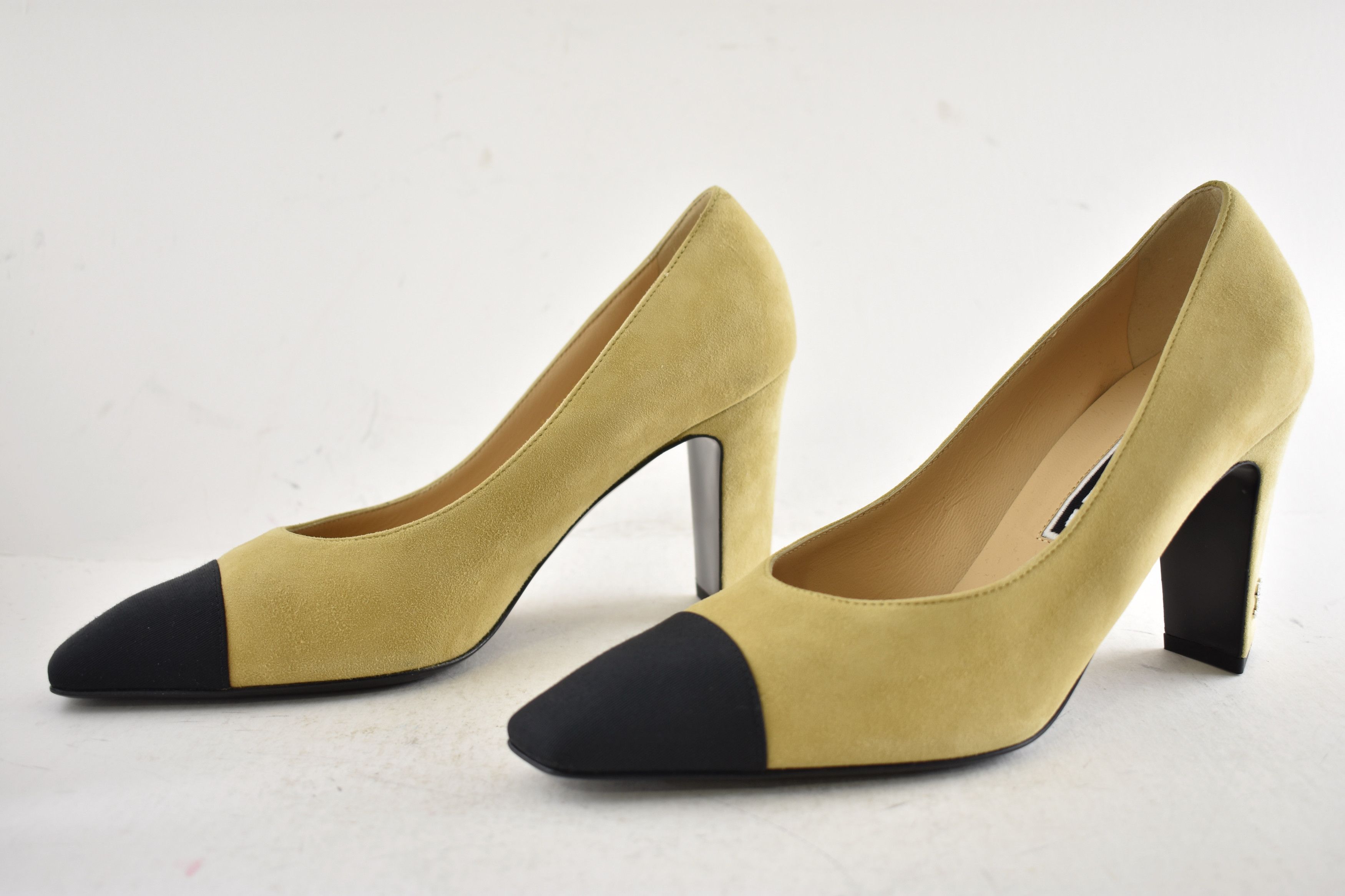 Chanel 25A Suede Black Square CC Crystal Logo Heel Of Fame Pump 39 Size US 9 / IT 39 - 11 Thumbnail