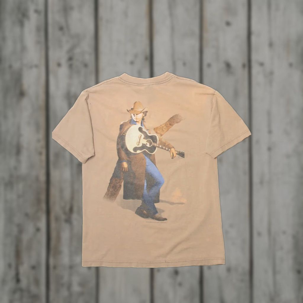 Vintage Vintage Dwight Yoakam Ragstock T-Shirt (2000s) User: Vintage Dwight Yoakam T-Shirt (Ragstock 2000s) Size US M / EU 48-50 / 2 - 1 Thumbnail