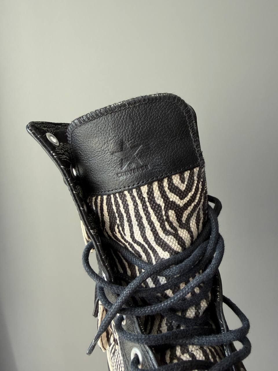 Converse Zebra Print Hi Top Converse Pocket Y2K Size US 6 / EU 39 - 9 Thumbnail