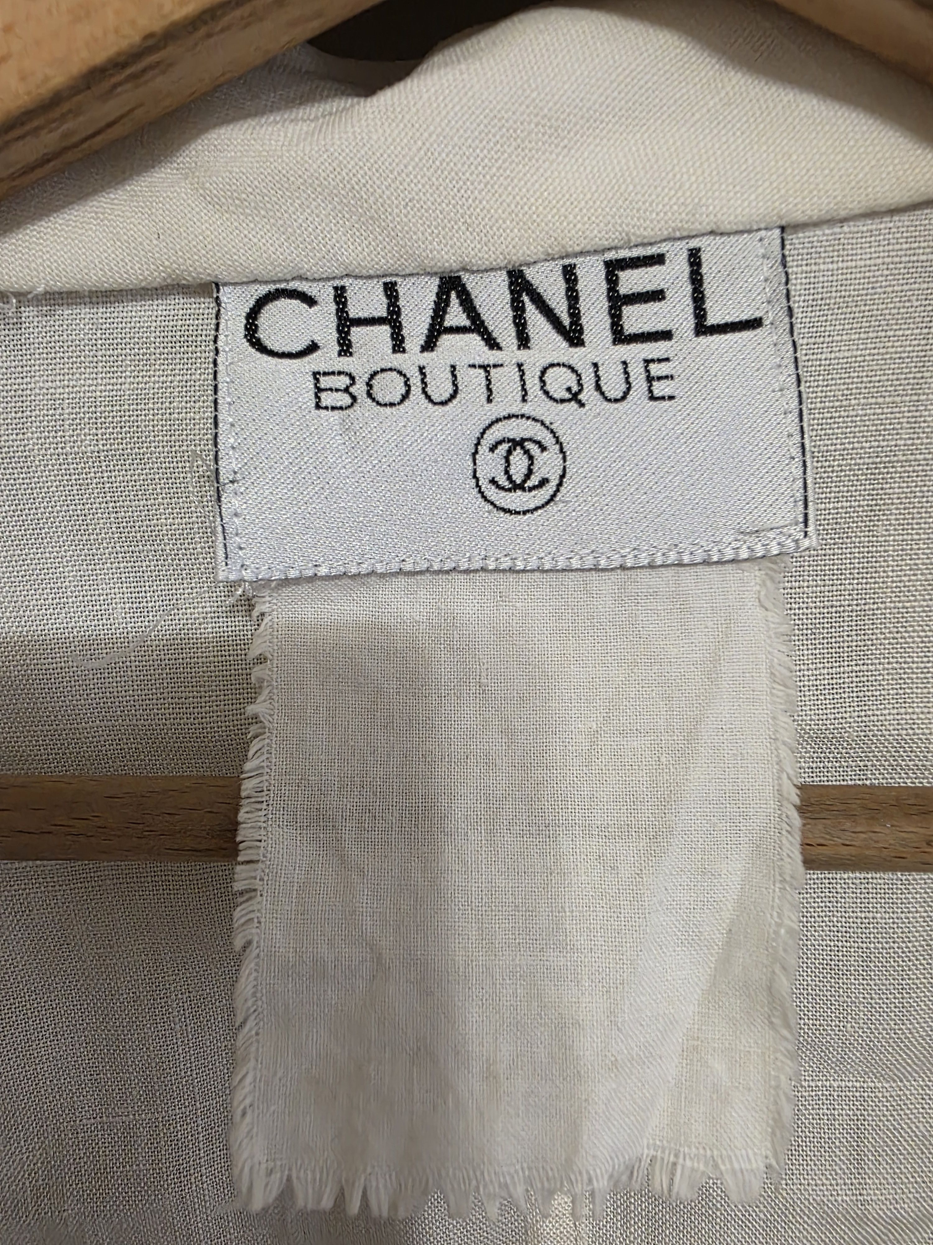 Chanel Vintage90s Chanel Boutique Linen Blazer with Gold CC Buttons Size L / US 10 / IT 46 - 9 Thumbnail