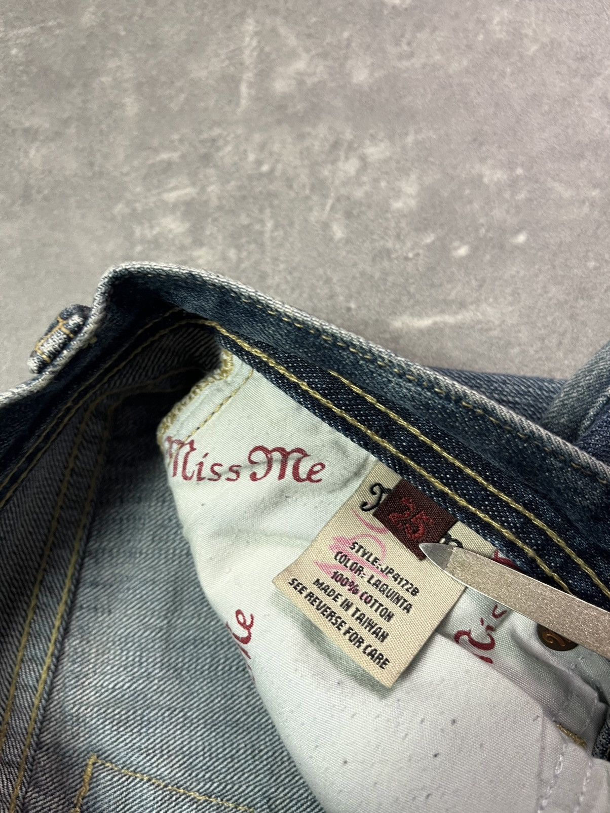 Miss Me Miss Me Vintage Embroidered Flowers Flared Bootcut Denim 25 Size 25" / US 0 / IT 36 - 9 Thumbnail