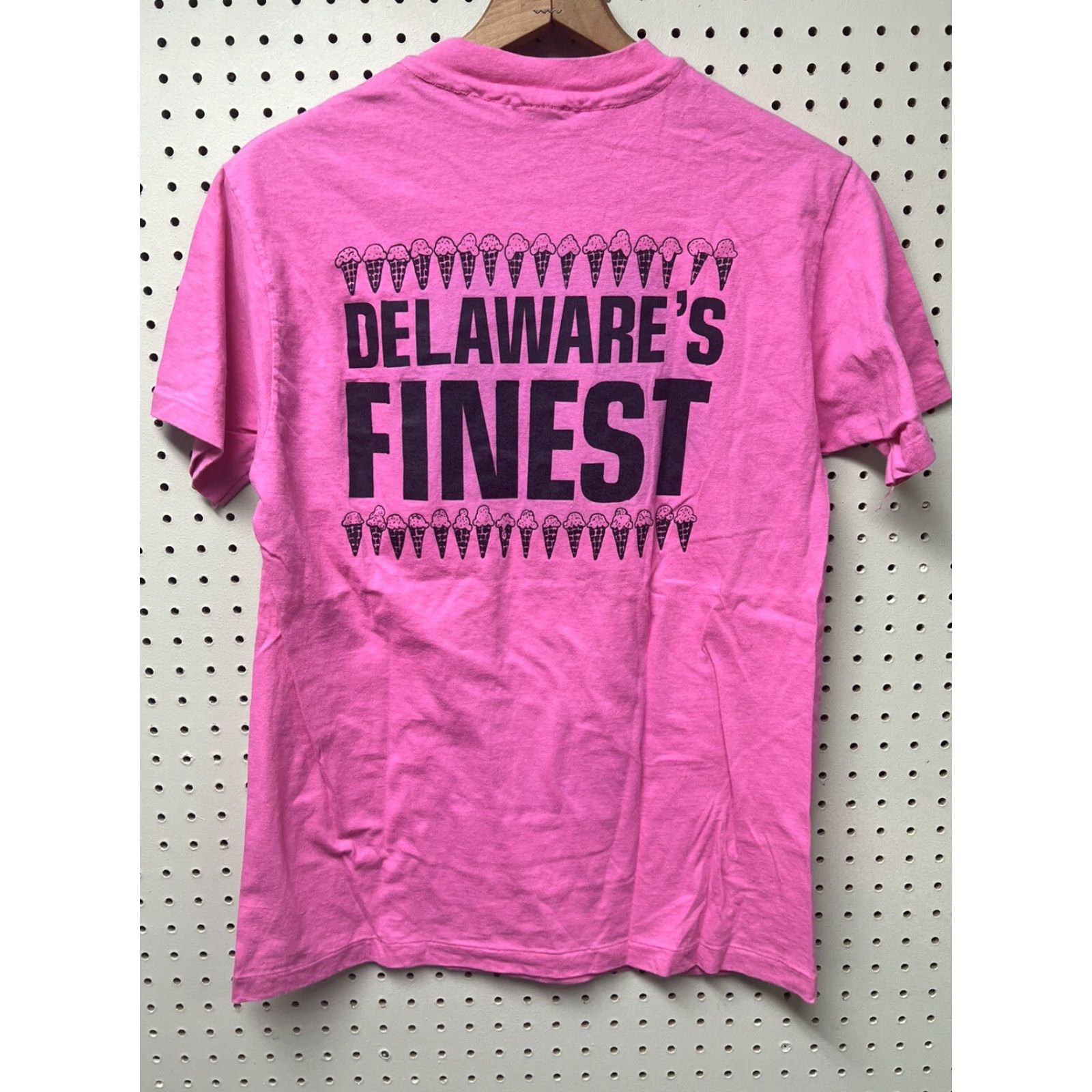 Hanes VINTAGE 80s Chi Omega Classic Delaware T Shirt Adult XL Pink Mens Single Stitch Hanes Cotton Graphic Tee Sportswear/Beach 1980s Mens Size US XL / EU 56 / 4 - 2 Thumbnail