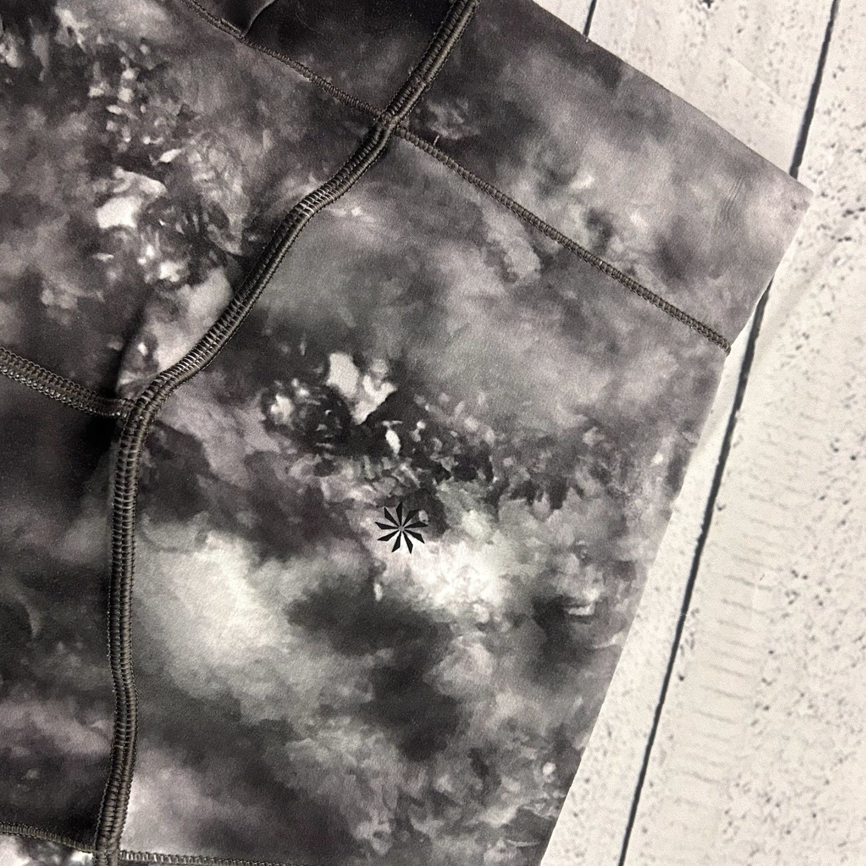 Athleta Athleta Salutation II Capri Leggings Women's Small Marble Gray Pockets Activewear Size 28" / US 6 / IT 42 - 6 Thumbnail