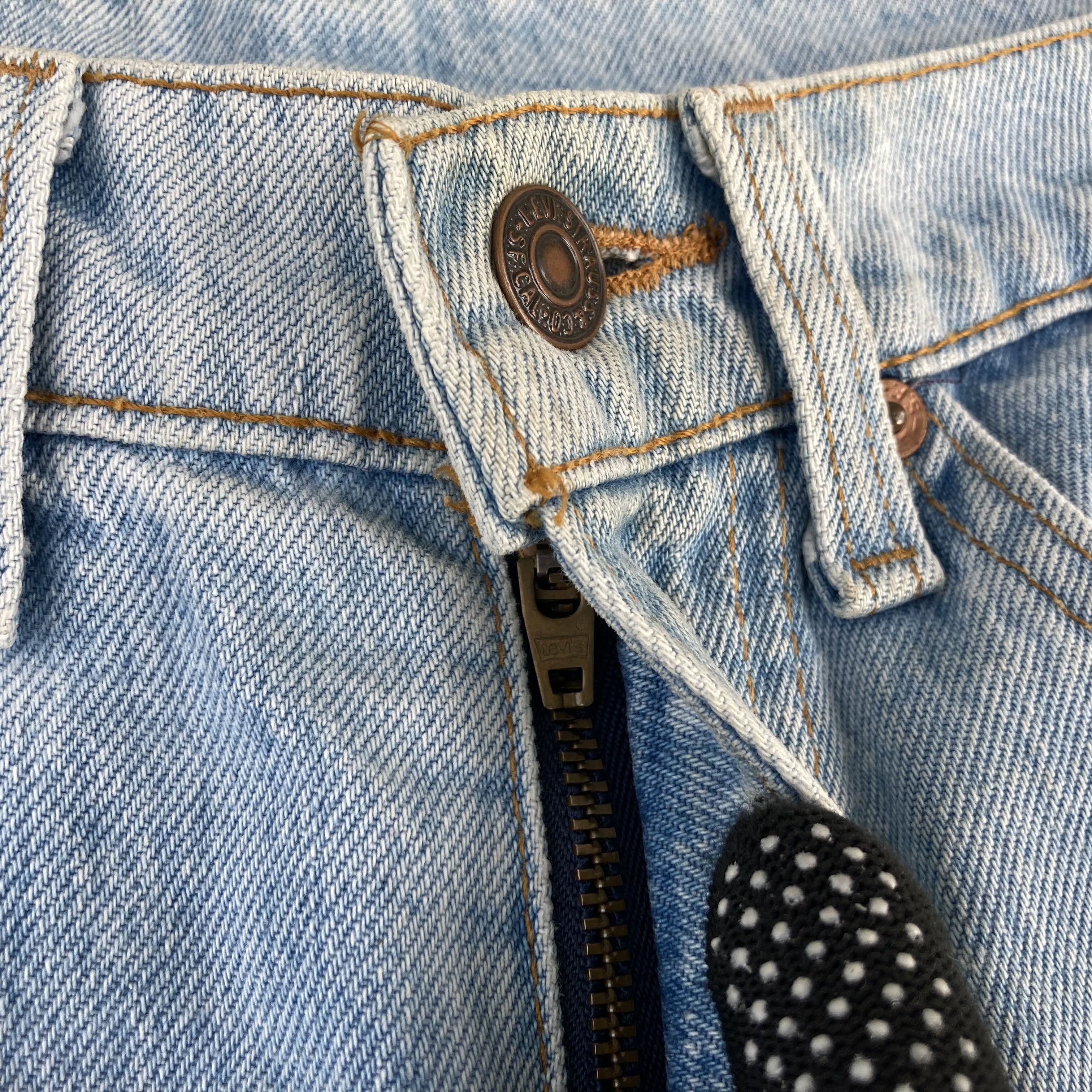 Levi's × Vintage Vtg Levis 520 Short Distressed Jorts Ripped Grunge Jeans Size US 28 / EU 44 - 4 Thumbnail