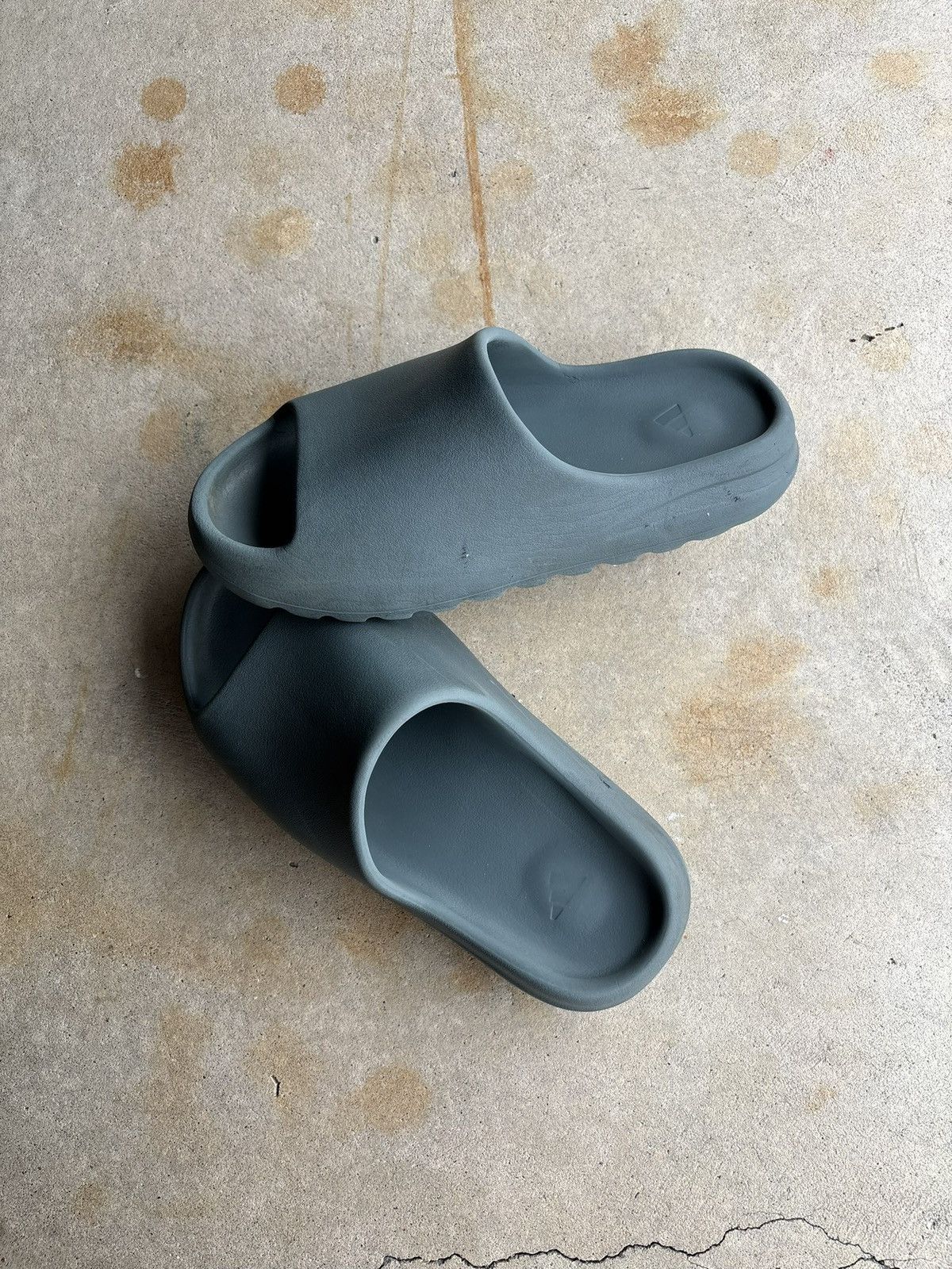 Yeezy Authentic Yeezy Slides Kanye West Slate Colourway Size US 9 / EU 42 - 2 Thumbnail