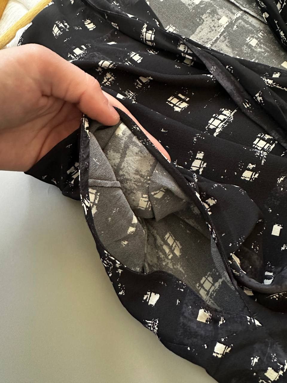 Marni MARNI Black Abstract Print Silk Blend Blouse Top - IT 42 Size M / US 6-8 / IT 42-44 - 8 Thumbnail