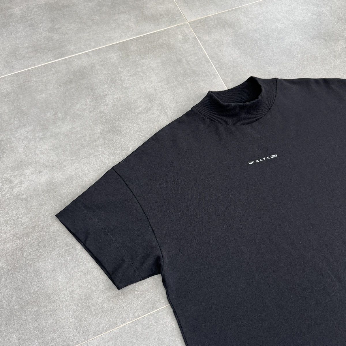 1017 ALYX 9SM 1017 ALYX 9SM Center Logo T-Shirt Size M Oversized Size US M / EU 48-50 / 2 - 4 Thumbnail
