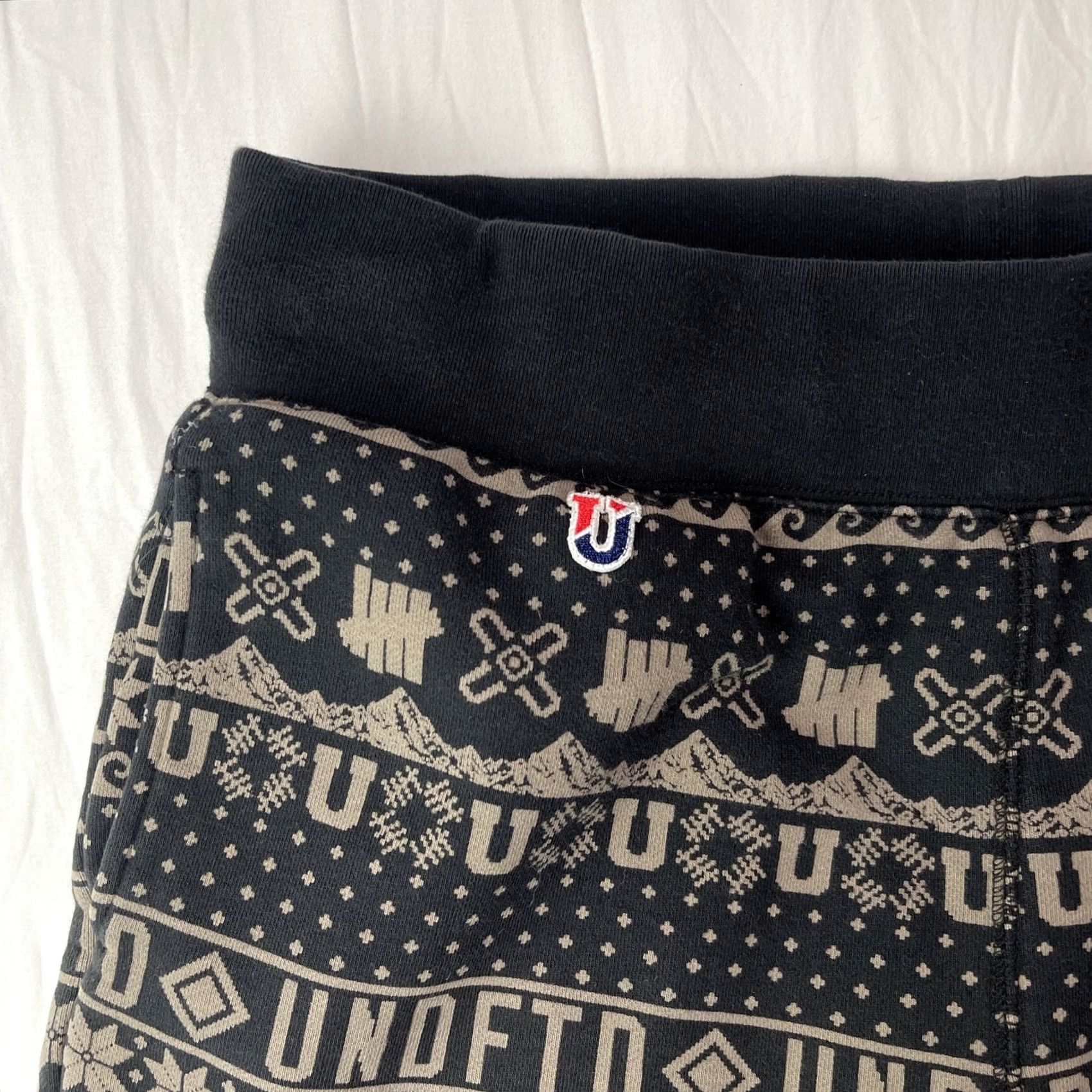 Undefeated VINTAGE Undefeated Shorts Mens Medium UNDFTD Black Fair Isle Sweats Logo Size US 31 - 2 Thumbnail