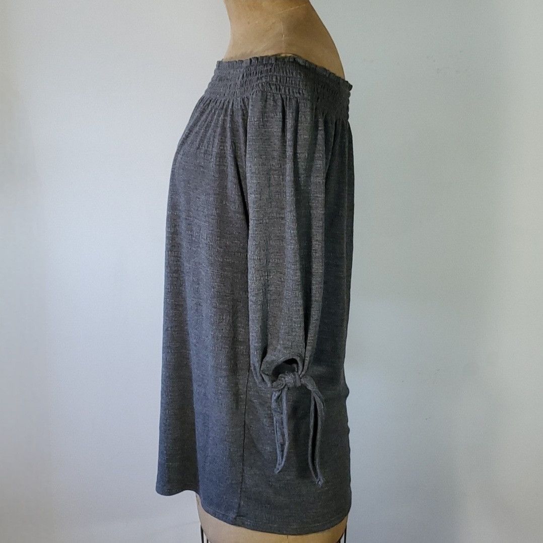 White House Black Market WHBM Size M Top Blouse Off Shoulder 3/4 Sleeve Grey Smocked Size M / US 6-8 / IT 42-44 - 3 Thumbnail