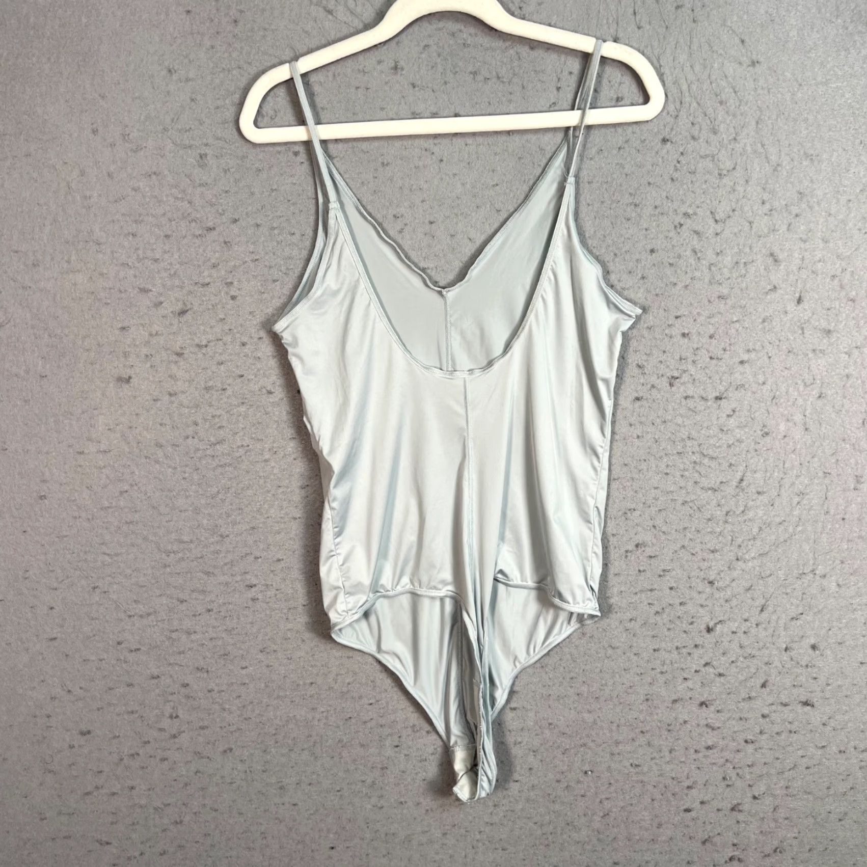 Uniqlo Uniqlo AIRism x Alexander Wang Womens XS Light Gray V-Neck Bodysuit Bodysuit Size XS / US 0-2 / IT 36-38 - 2 Thumbnail