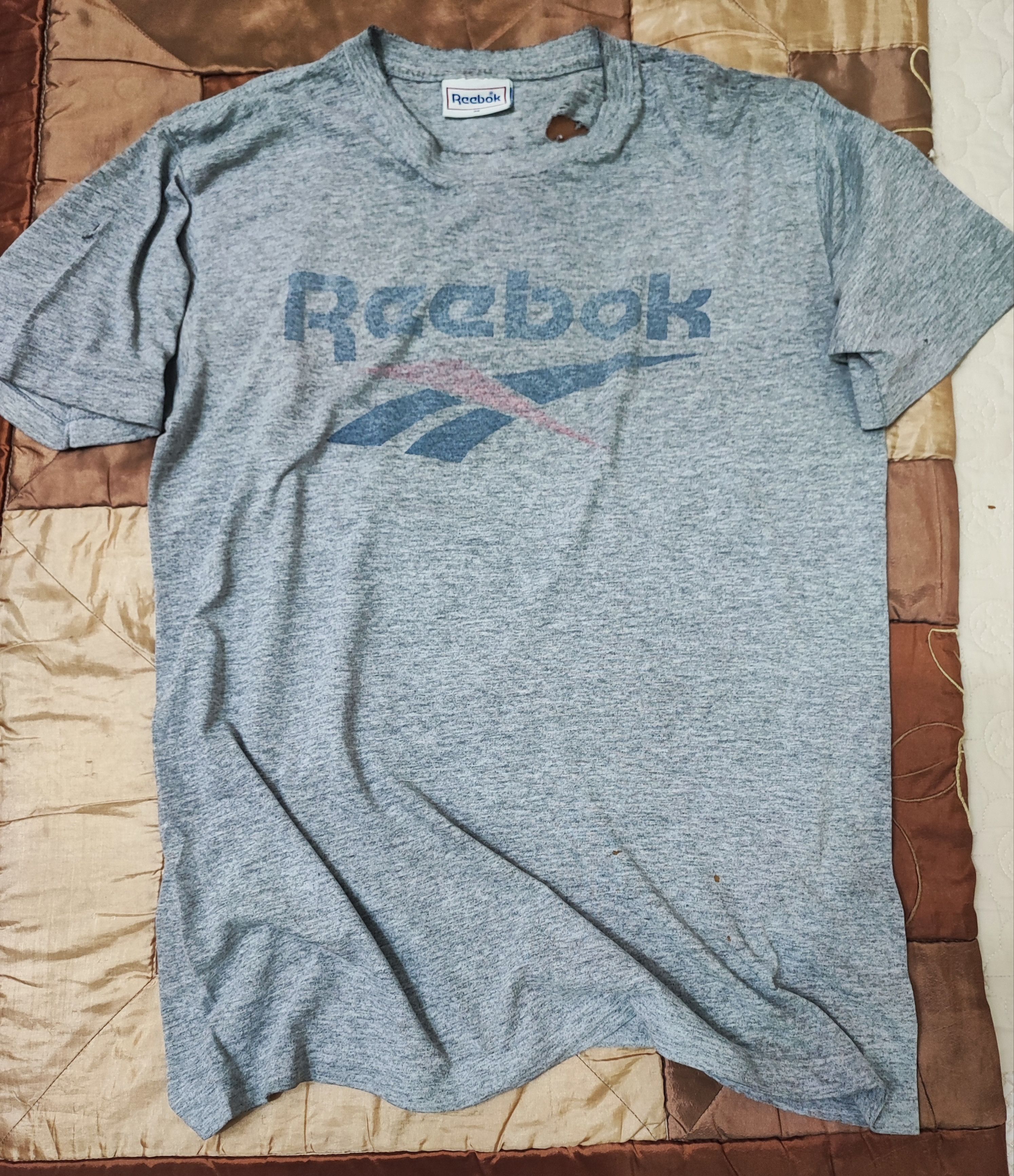 Vintage Vintage Thrashed Distressed Reebok Big Logo T-Shirt Size US M / EU 48-50 / 2 - 1 Thumbnail