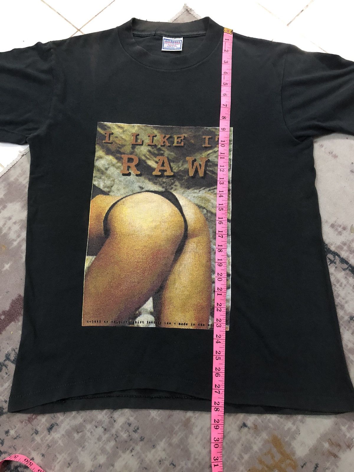 Vintage Vintage 90s RAW Nude Girl Rare Distressed Tee Size US L / EU 52-54 / 3 - 14 Thumbnail
