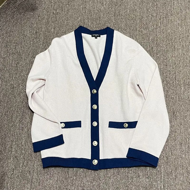 Chanel Chanel Light Pink Cashmere Cardigan for Women 0089 Size XS / US 0-2 / IT 36-38 - 1 Thumbnail