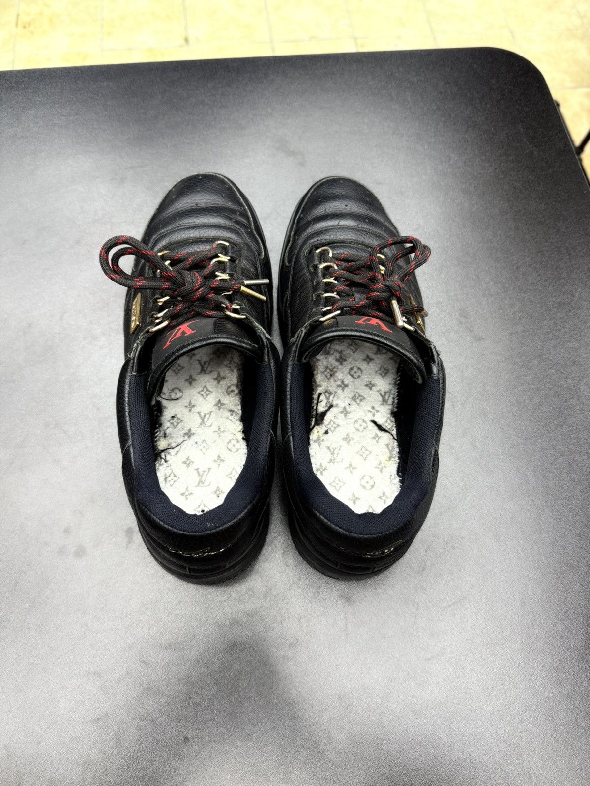 Louis Vuitton Louis Vuitton Black Gold Hardware Trainer Sneaker 8US - 7LV Size US 8 / EU 41 - 12 Thumbnail