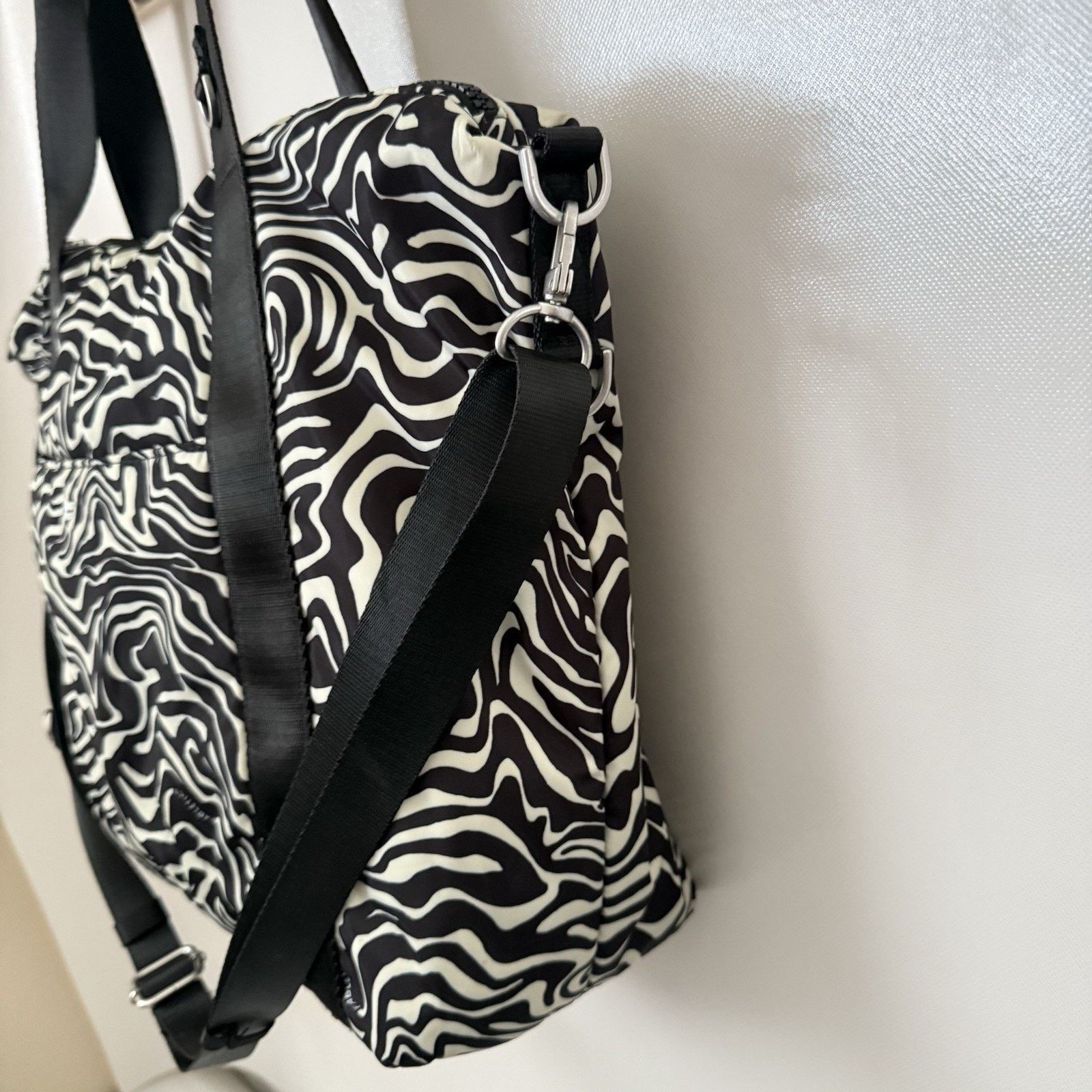 Fabletics Fabletics Everyday Tote Marbled Zebra Gym Travel Laptop Bag Size ONE SIZE - 4 Thumbnail