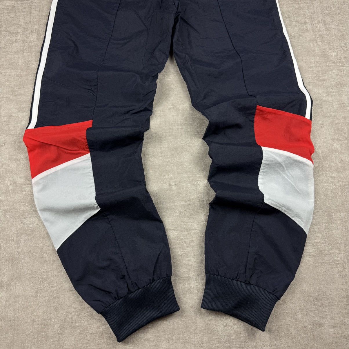Adidas Adidas Track Pants Size US 31 - 10 Thumbnail