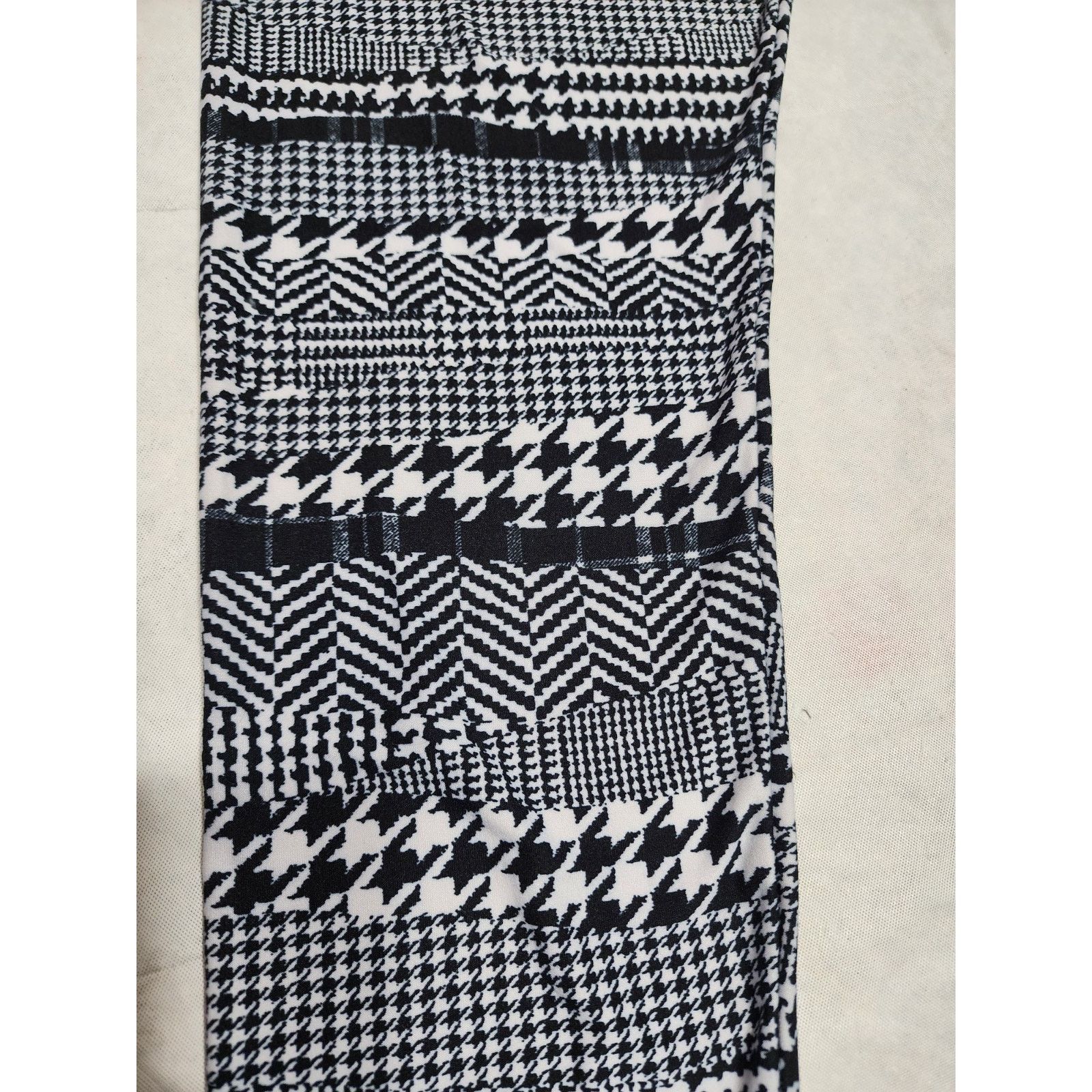 Other Lularoe Leggings Womens TC2 Tall Curvy 2 Pants Black White Size 38" / US 16 / IT 52 - 5 Thumbnail