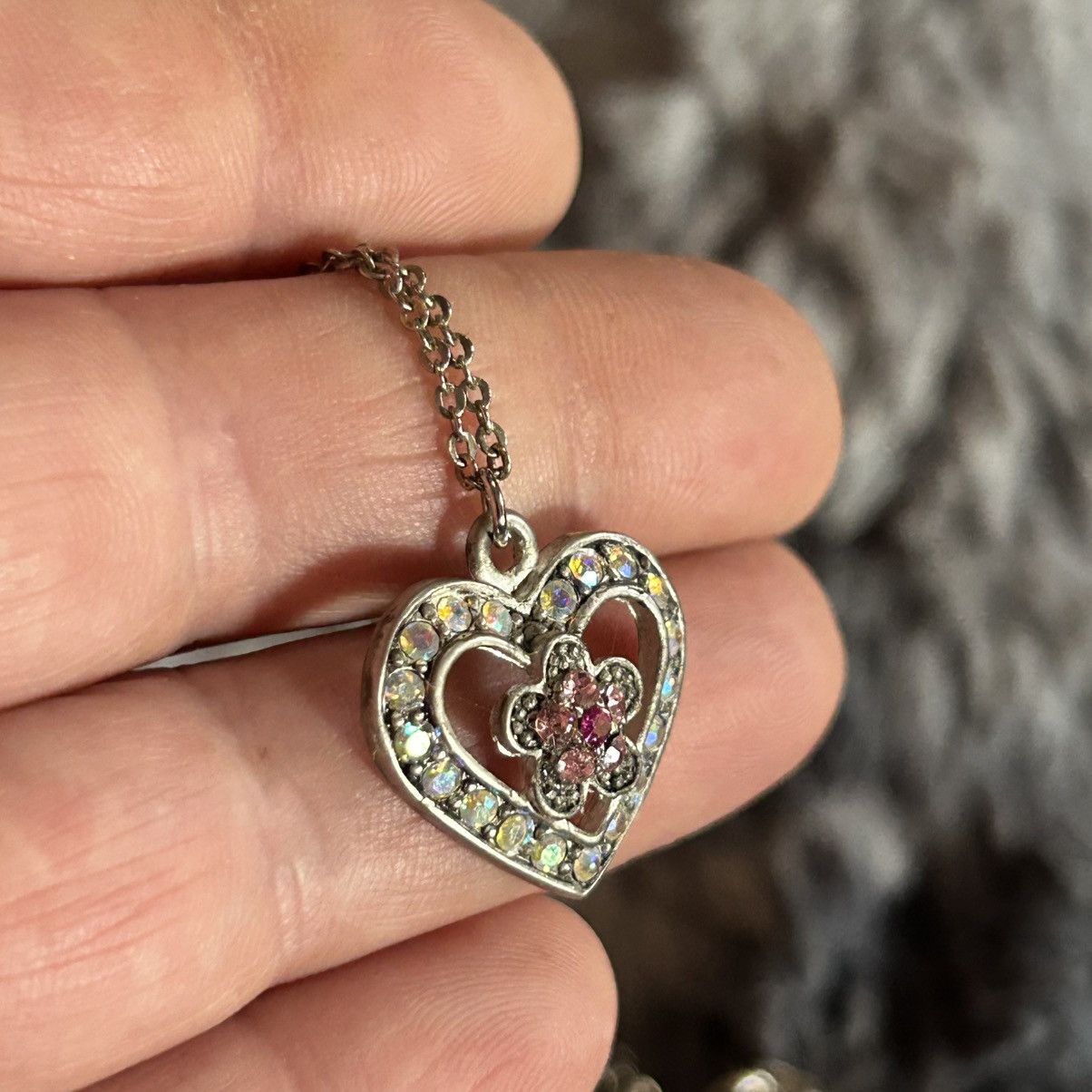 Vintage Vintage 80s aurora borealis crystal heart on chain necklace Size ONE SIZE - 7 Thumbnail