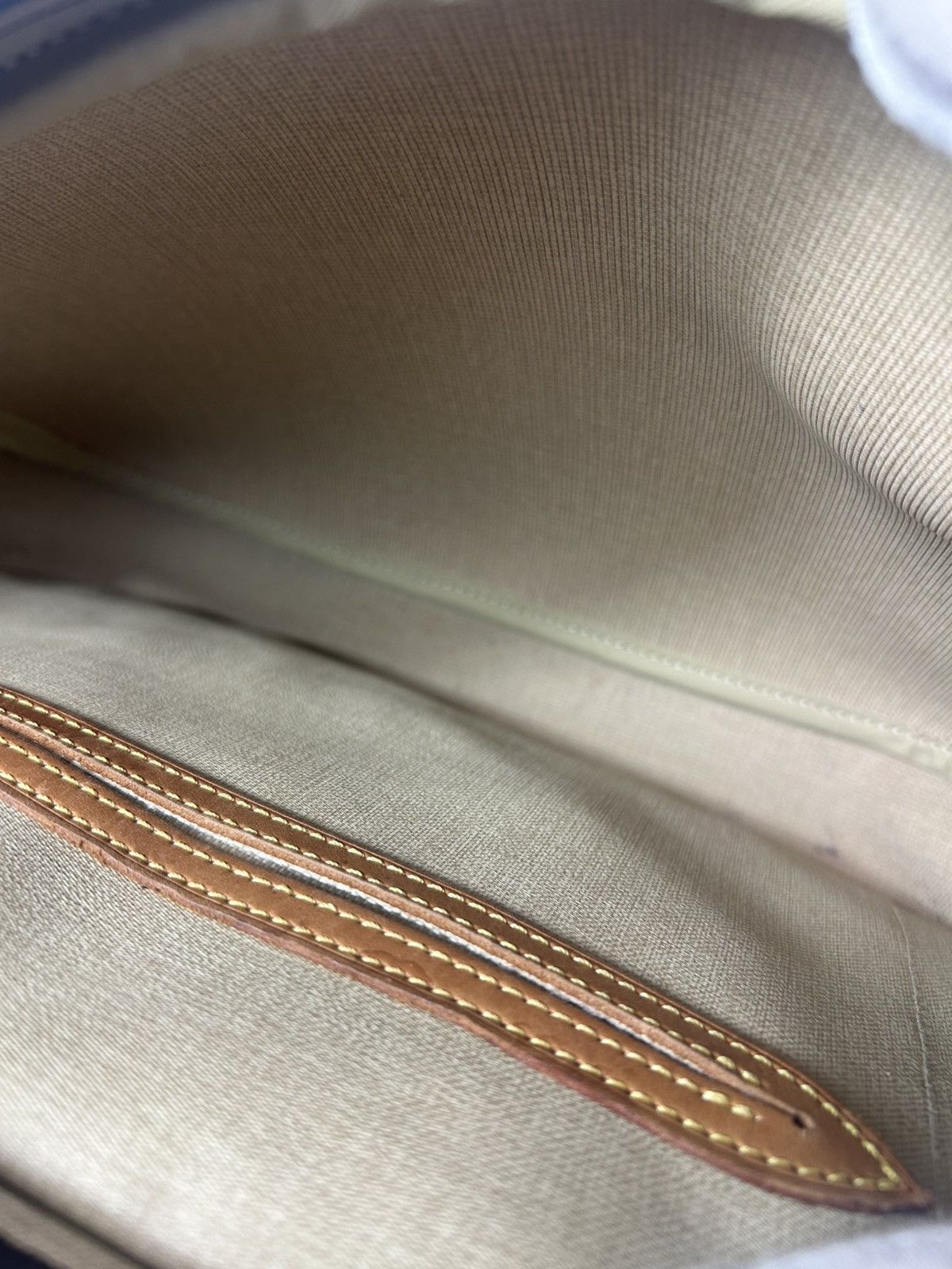 Louis Vuitton Louis Vuitton Monogram Reporter Messenger Bag Size ONE SIZE - 7 Thumbnail