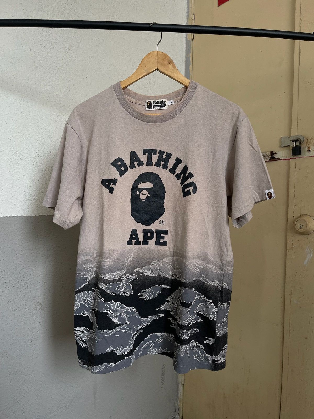 Bape BAPE Gradient Tiger Camo College Logo Tee Size US L / EU 52-54 / 3 - 1 Thumbnail
