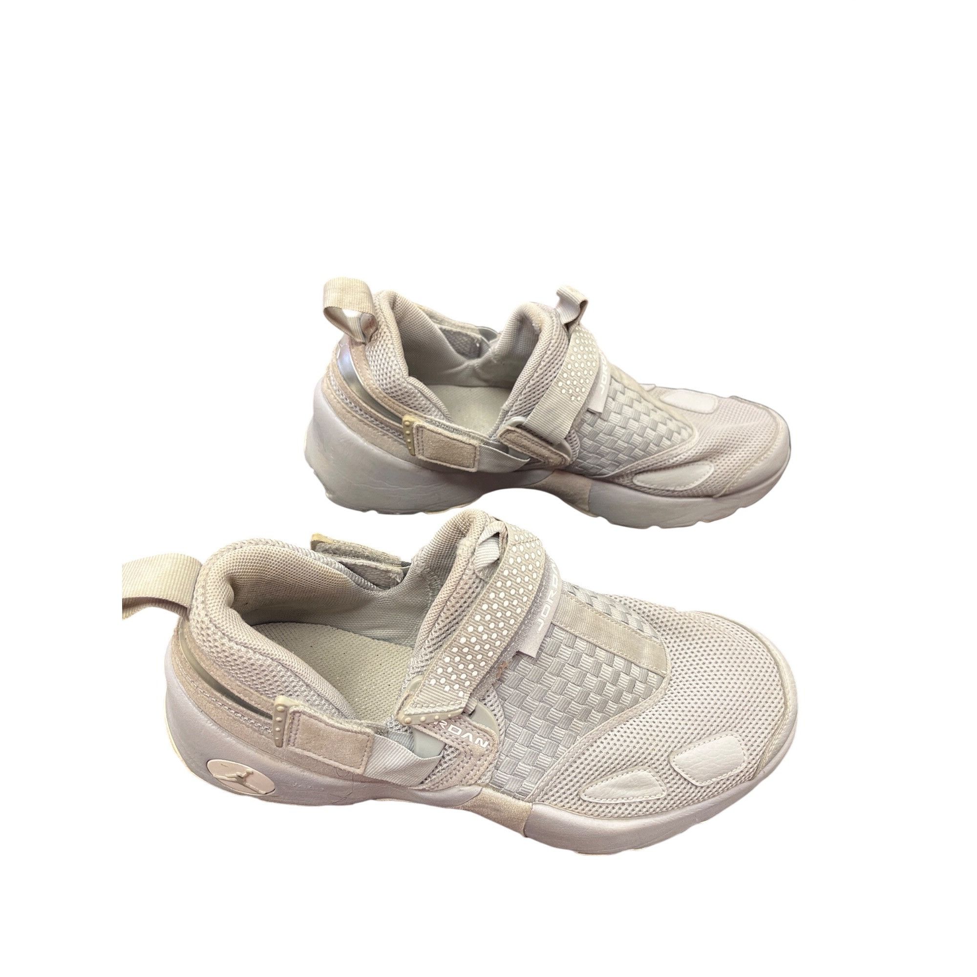 Nike Nike Jordan Trunner LX Wolf mens gray sneakers sz 9 SKU 9929 Size US 9 / EU 42 - 3 Thumbnail