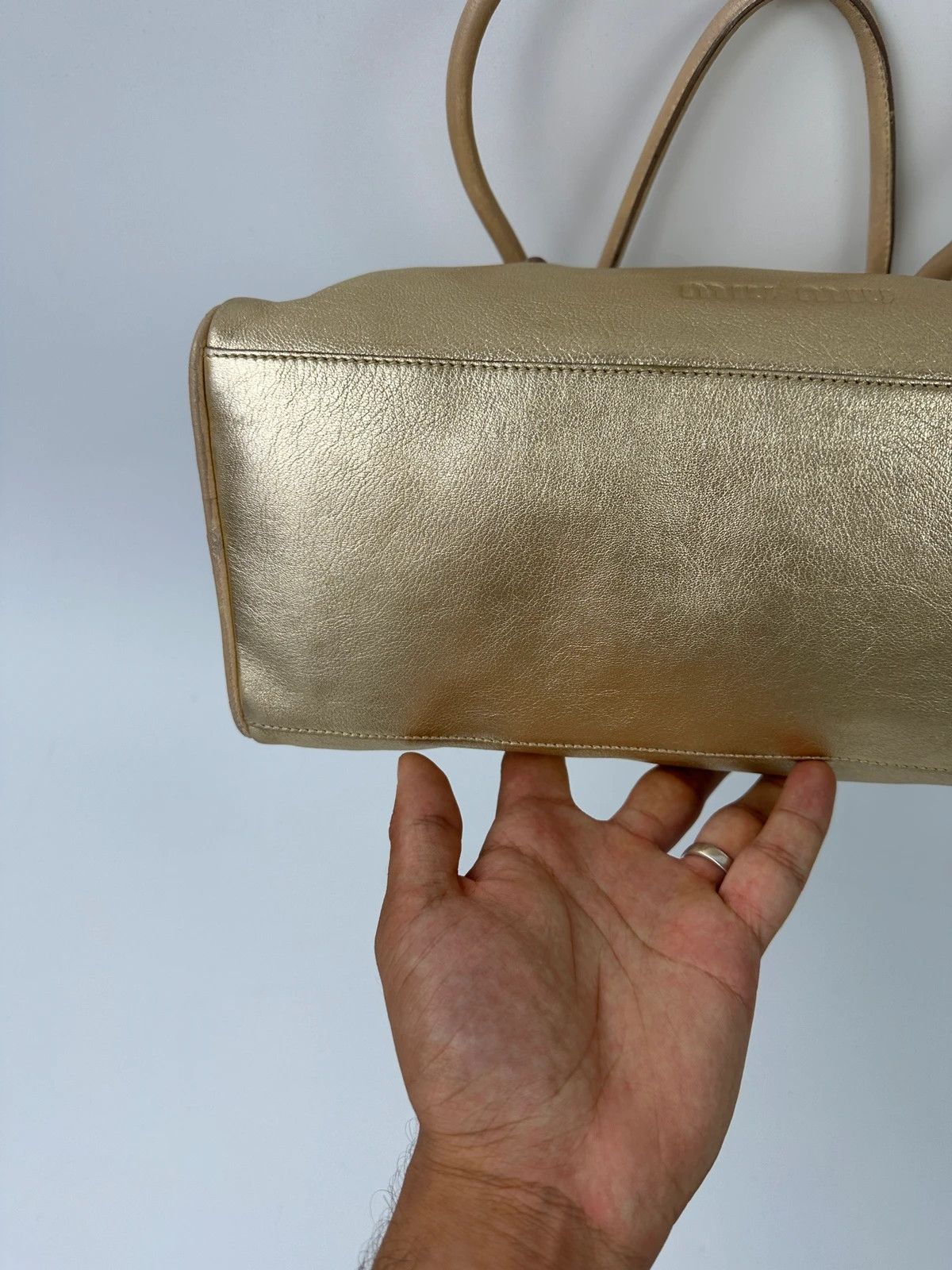 Miu Miu Miu Miu 90’s Gold Leather Shiny Boston Handbag ShoulderBag Size ONE SIZE - 5 Thumbnail