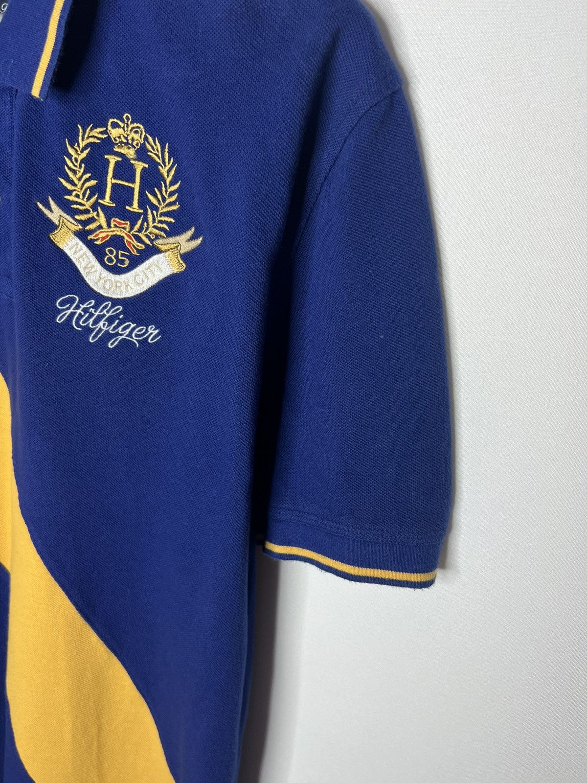 Other Vintage Tommy Hilfiger Big Logo Chief Kief Style Polo Tee Size US XL / EU 56 / 4 - 7 Thumbnail