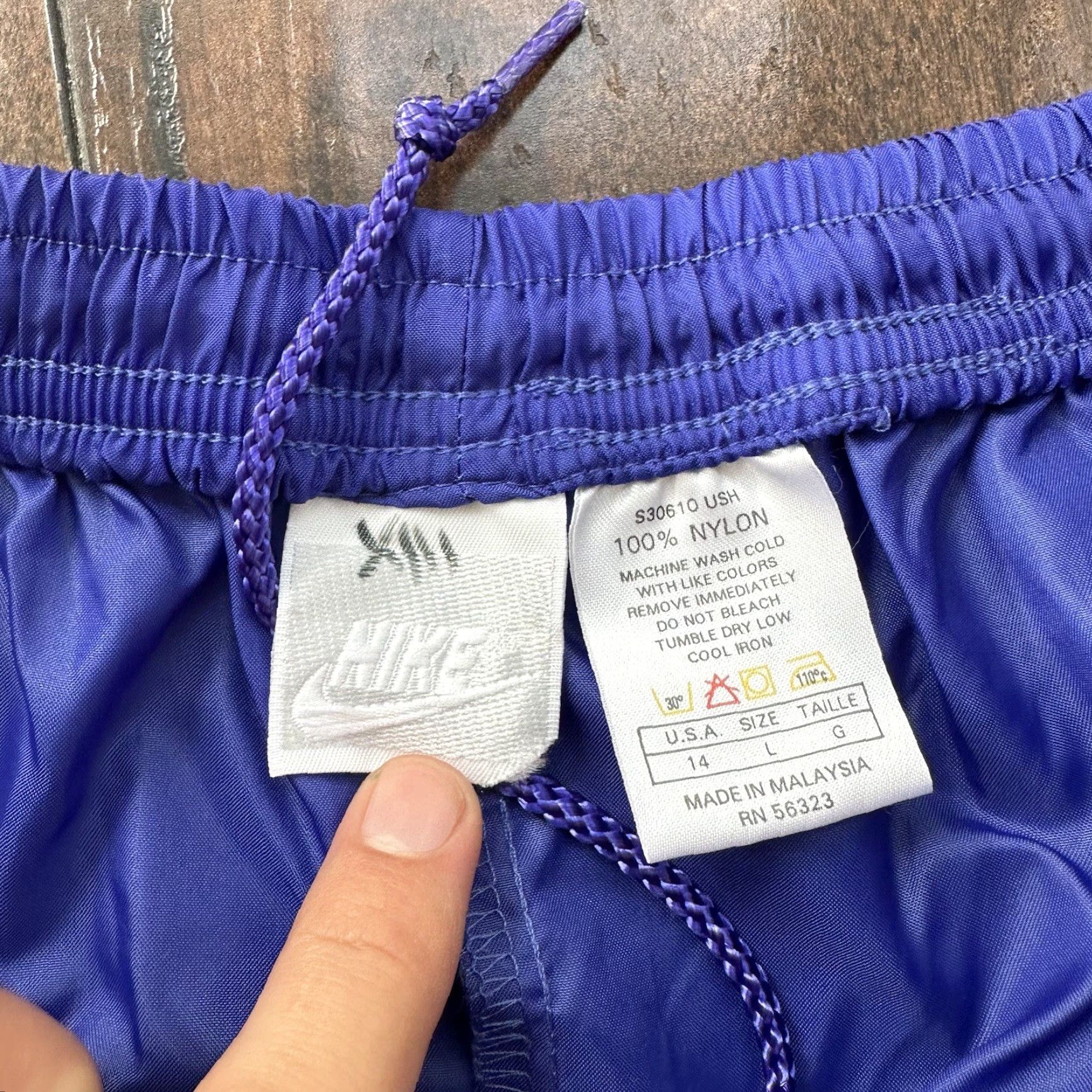 Nike VINTAGE Nike Track Pants 90s Purple L Men Ankle Zip Activewear Size 36" / US 14 / IT 50 - 6 Thumbnail