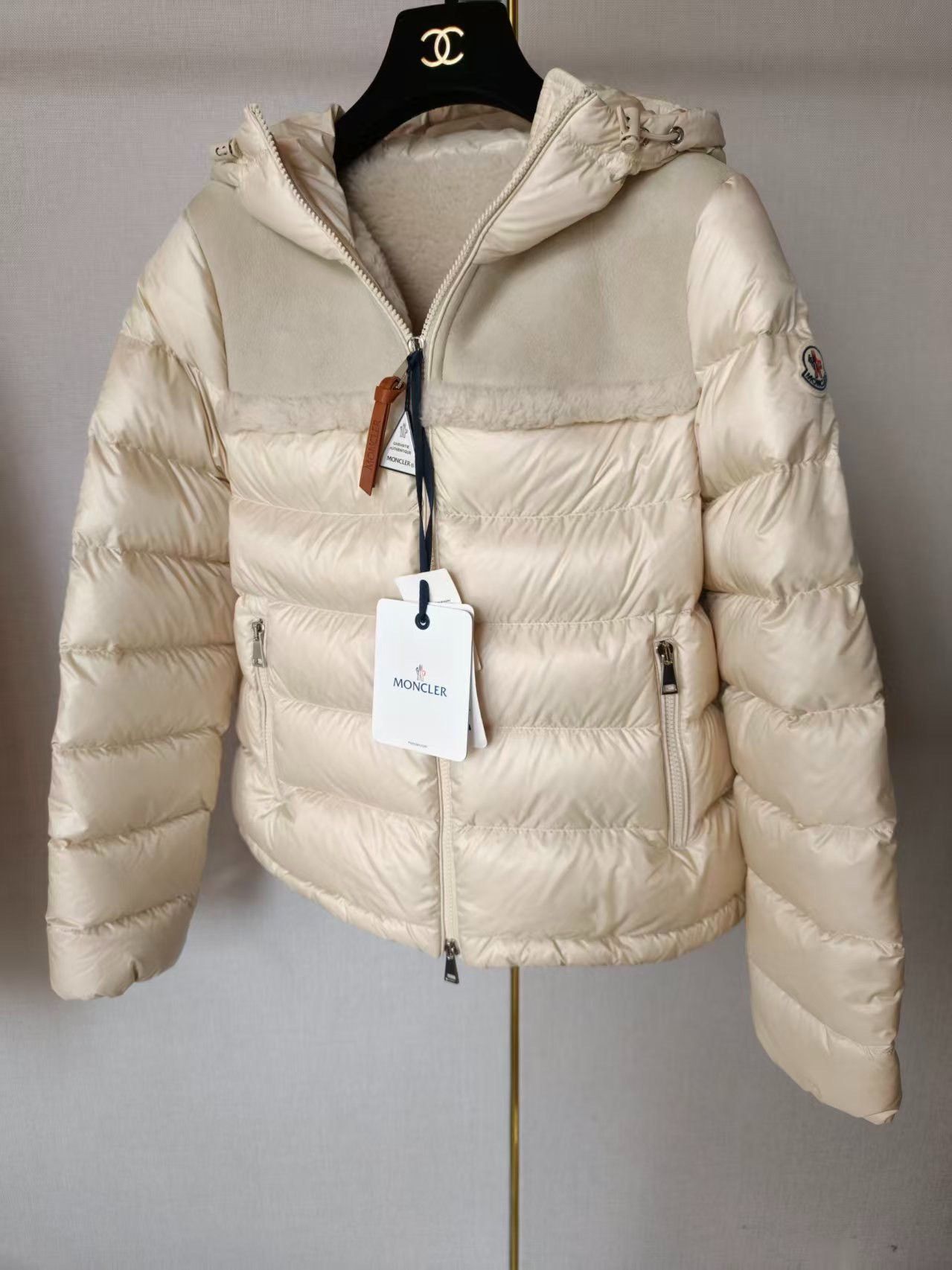 Moncler Moncler Down Jacket Size M / US 6-8 / IT 42-44 - 1 Thumbnail