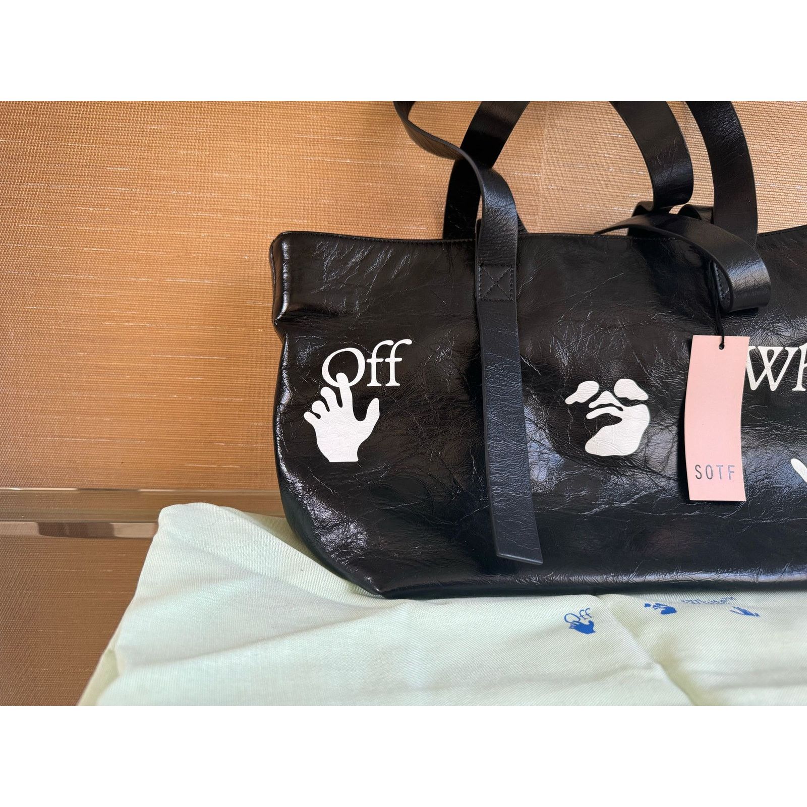 o1rshd1 Size: OS / Commercial Tote Bag in Black/White