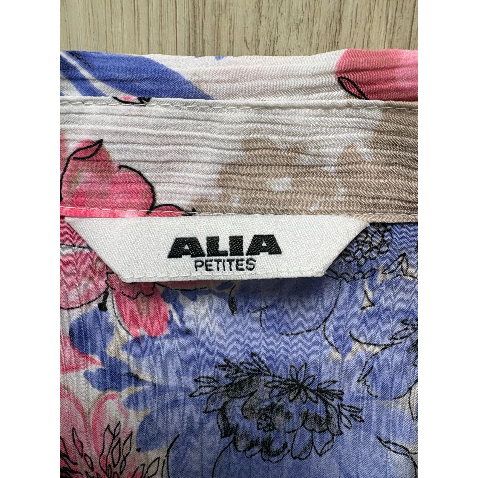Other Alia | Petite Watercolor Floral Shirt | Medium/Large Size M / US 6-8 / IT 42-44 - 3 Thumbnail