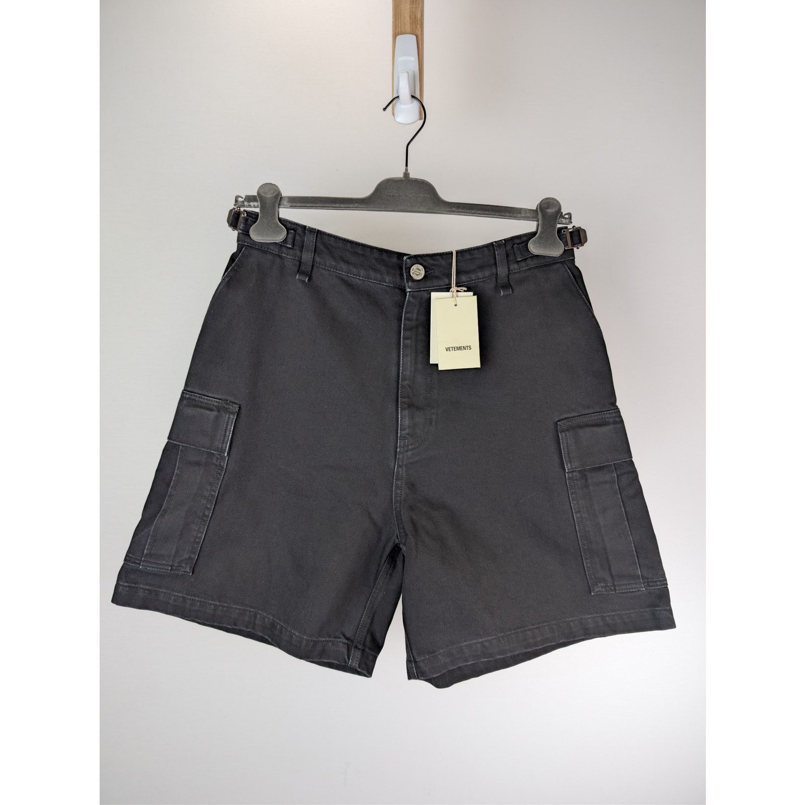 Vetements o1rshd1 Cargo Shorts in Black Size US 30 / EU 46 - 1 Thumbnail