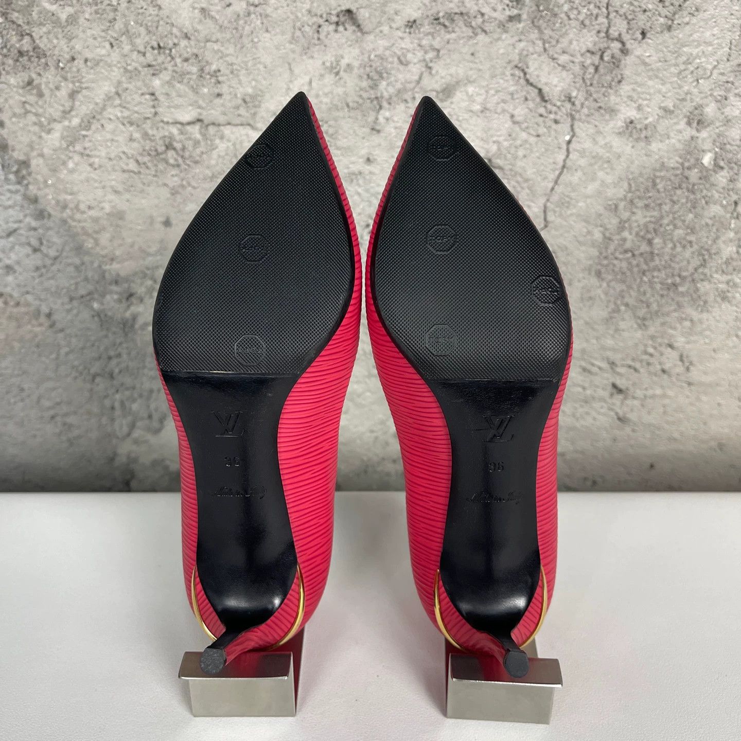 Louis Vuitton Louis Vuitton water ripple women's heels size 36 new Size US 5.5 / IT 35.5 - 8 Thumbnail